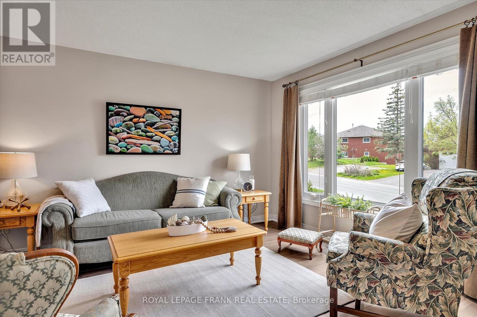 2114 Easthill Drive, Peterborough (Ashburnham Ward 4), Ontario  K9L 1Y8 - Photo 3 - X12418768