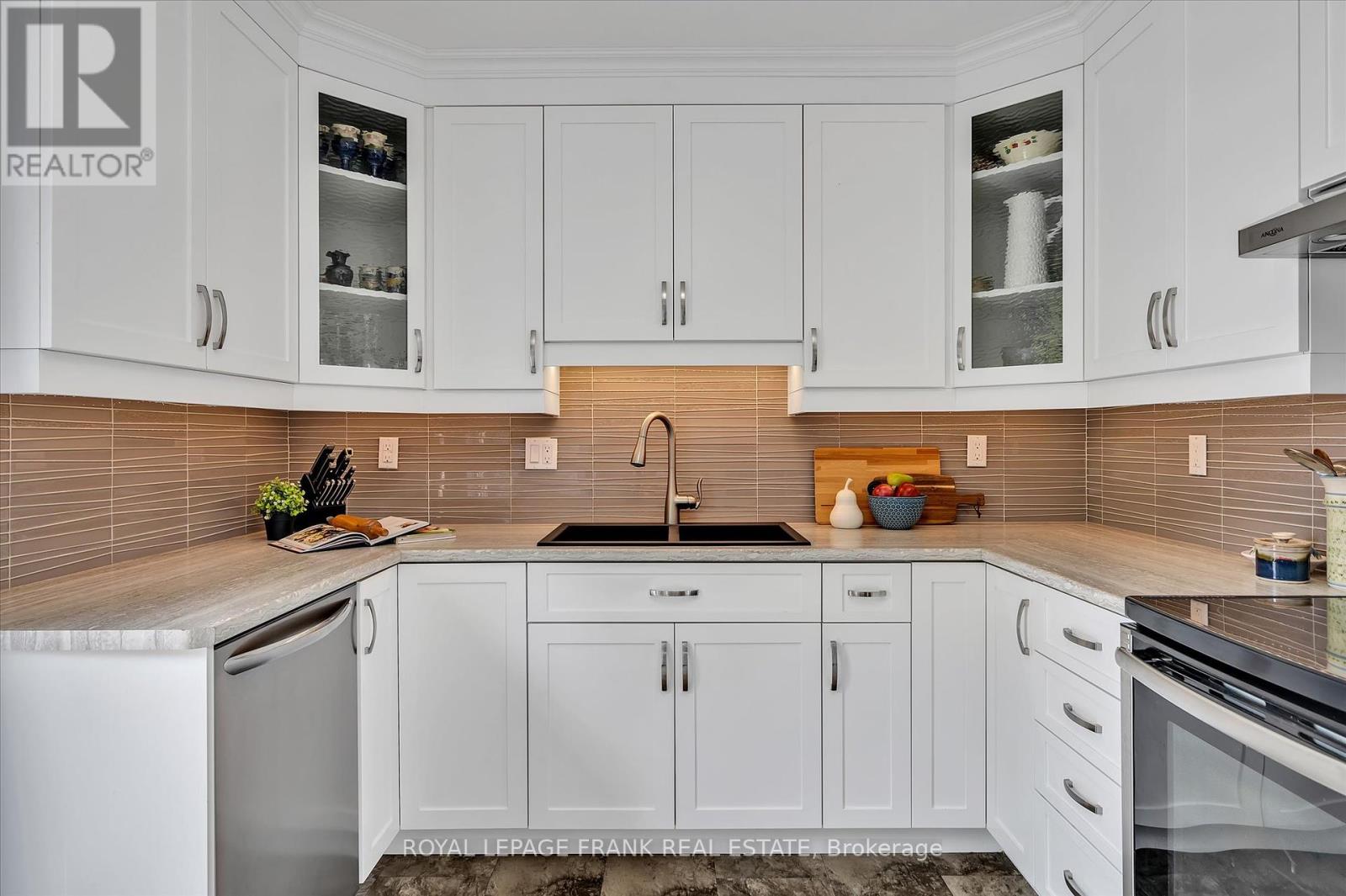 2114 Easthill Drive, Peterborough (Ashburnham Ward 4), Ontario  K9L 1Y8 - Photo 6 - X12418768