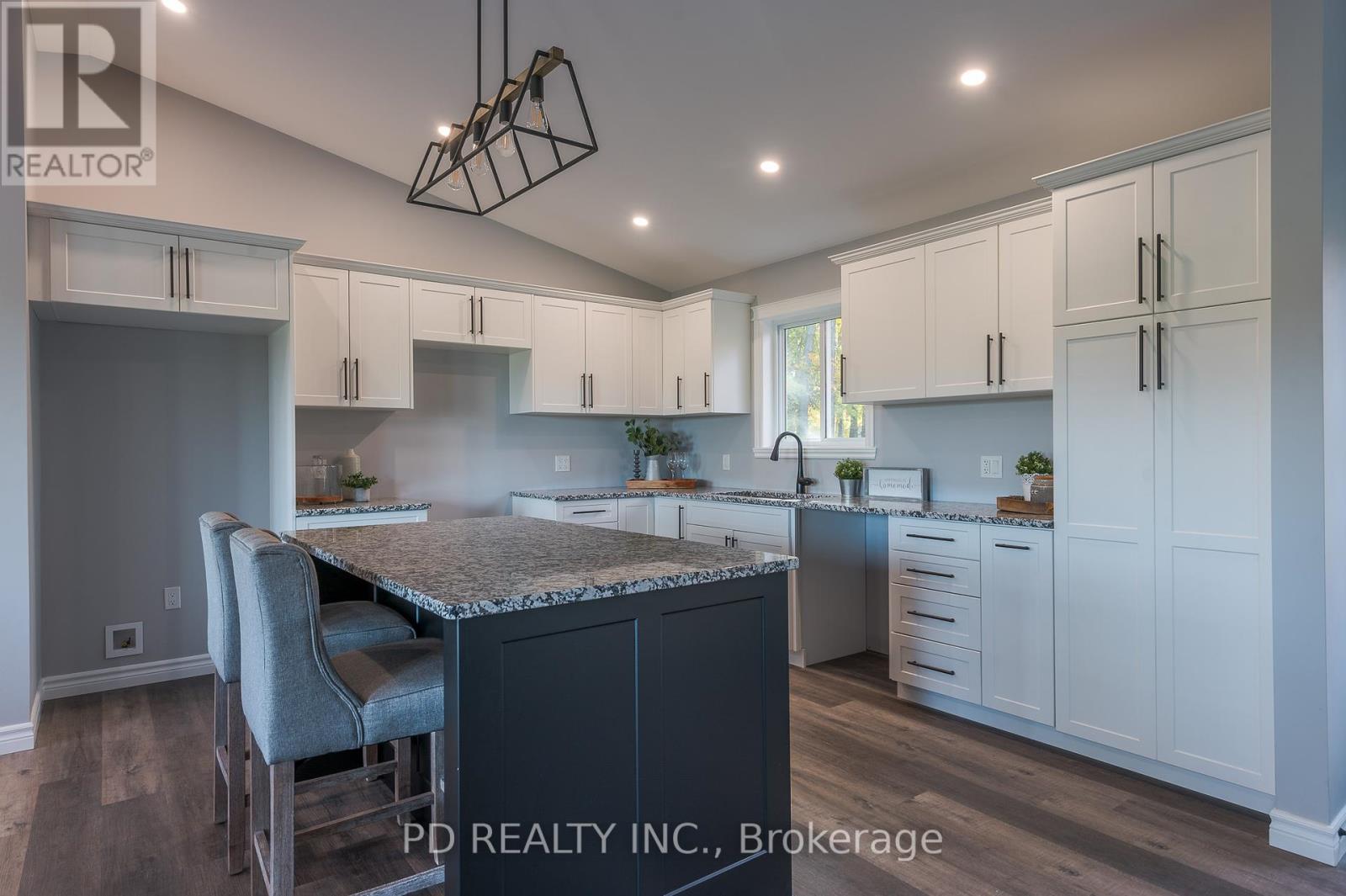 2 East Street, Kawartha Lakes (Manvers), Ontario  L0A 1A0 - Photo 17 - X12419519