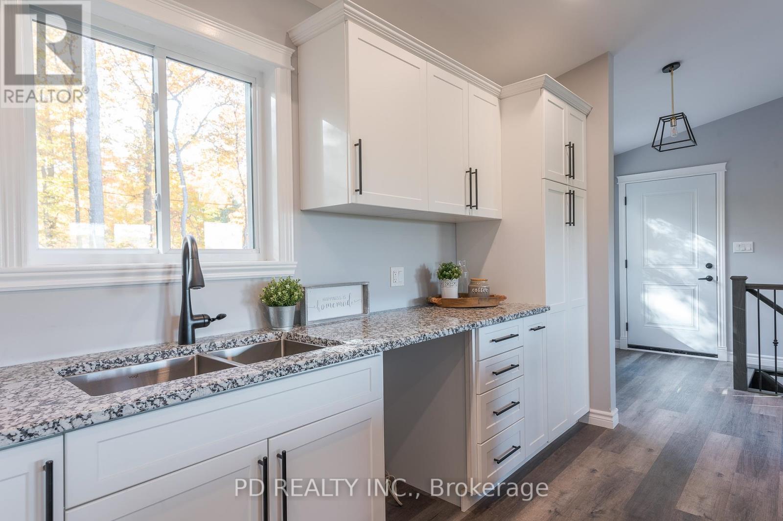 2 East Street, Kawartha Lakes (Manvers), Ontario  L0A 1A0 - Photo 20 - X12419519