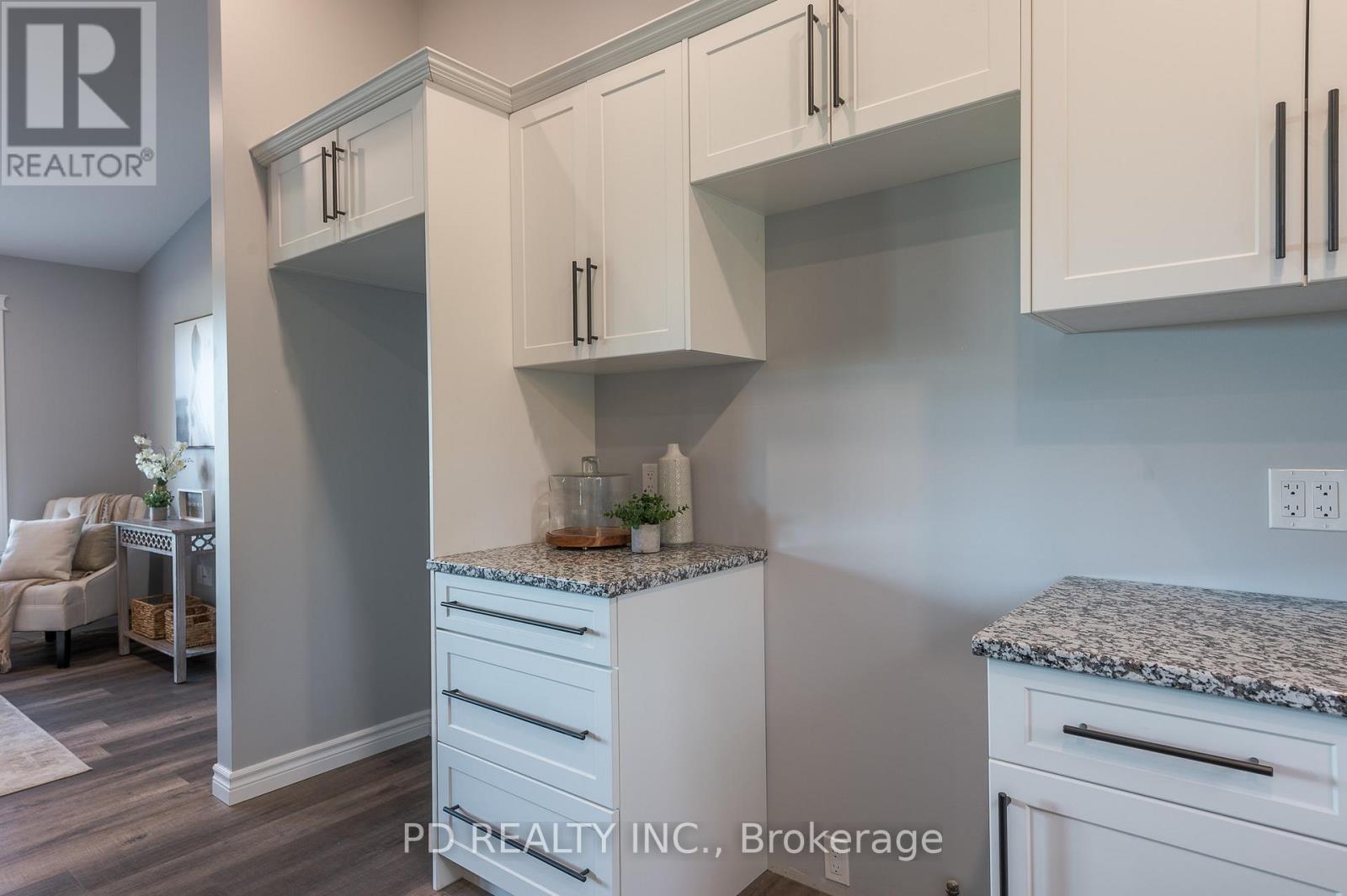 2 East Street, Kawartha Lakes (Manvers), Ontario  L0A 1A0 - Photo 22 - X12419519