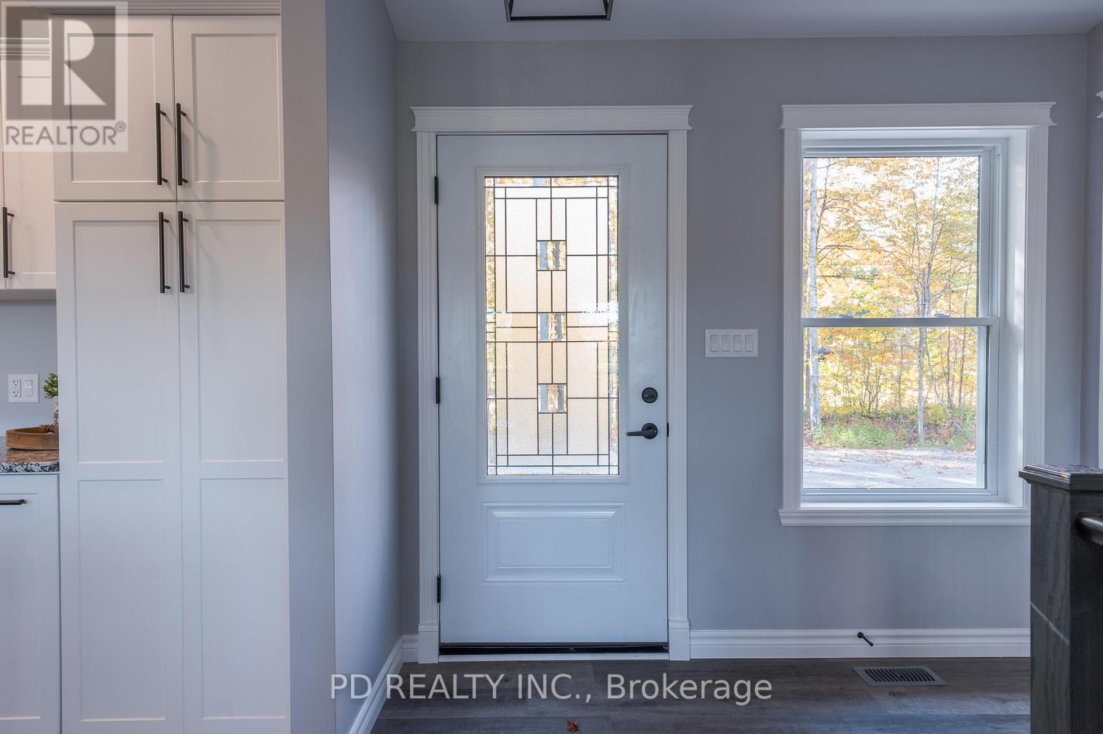 2 East Street, Kawartha Lakes (Manvers), Ontario  L0A 1A0 - Photo 7 - X12419519