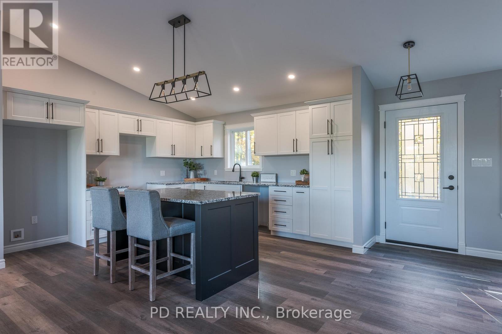 2 East Street, Kawartha Lakes (Manvers), Ontario  L0A 1A0 - Photo 9 - X12419519