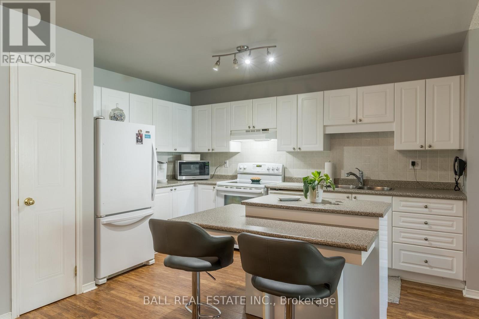 3014 Westridge Boulevard, Peterborough (Monaghan Ward 2), Ontario  K9K 2L2 - Photo 6 - X12419559