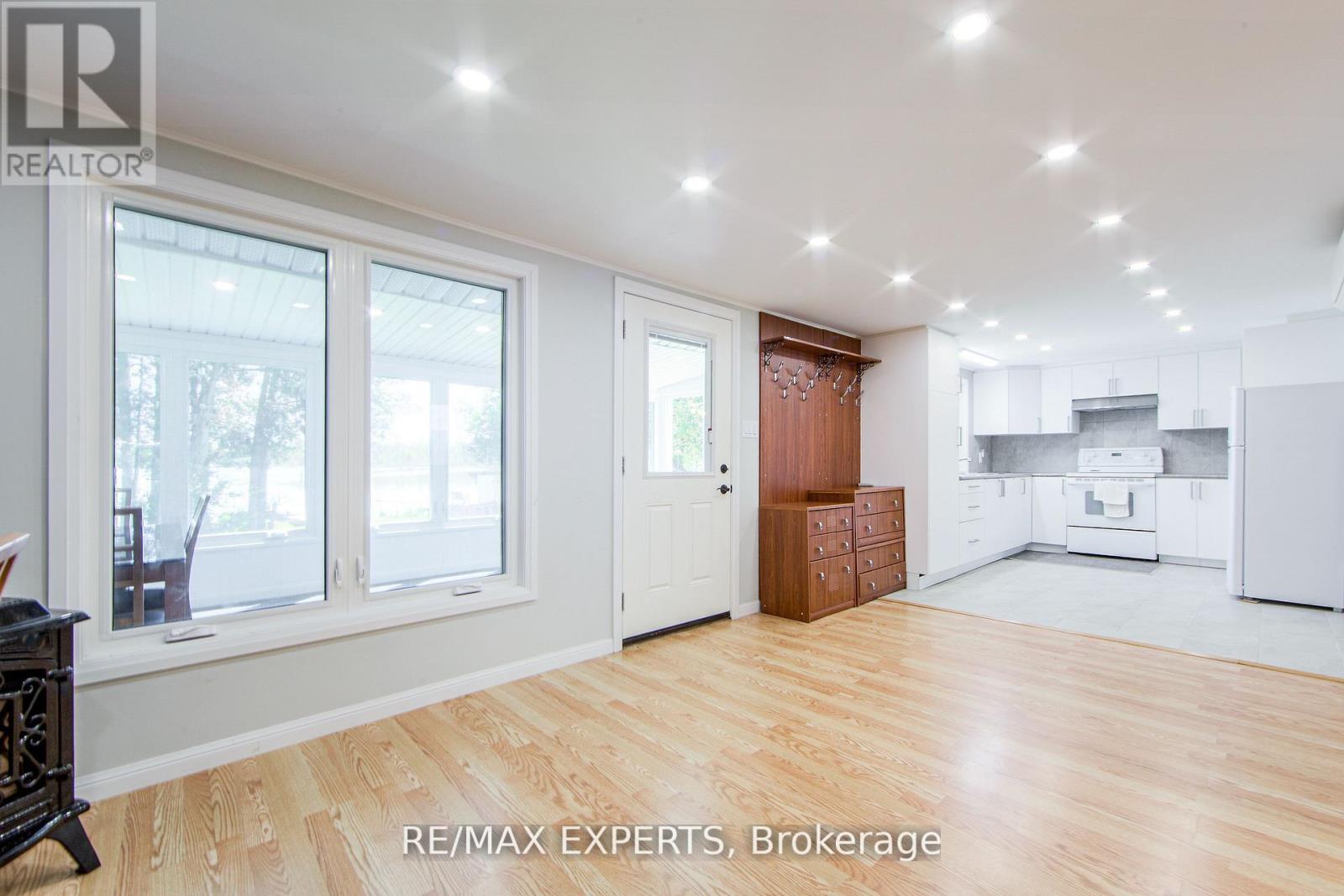 24 Riverside Drive, Kawartha Lakes (Ops), Ontario  K9V 0H6 - Photo 17 - X12419414