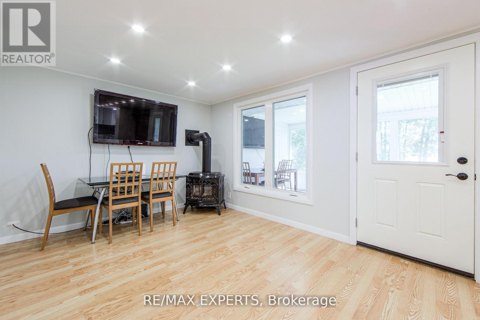 24 Riverside Drive, Kawartha Lakes (Ops), Ontario  K9V 0H6 - Photo 19 - X12419414