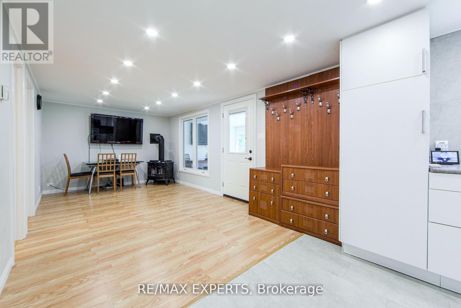 24 Riverside Drive, Kawartha Lakes (Ops), Ontario  K9V 0H6 - Photo 23 - X12419414