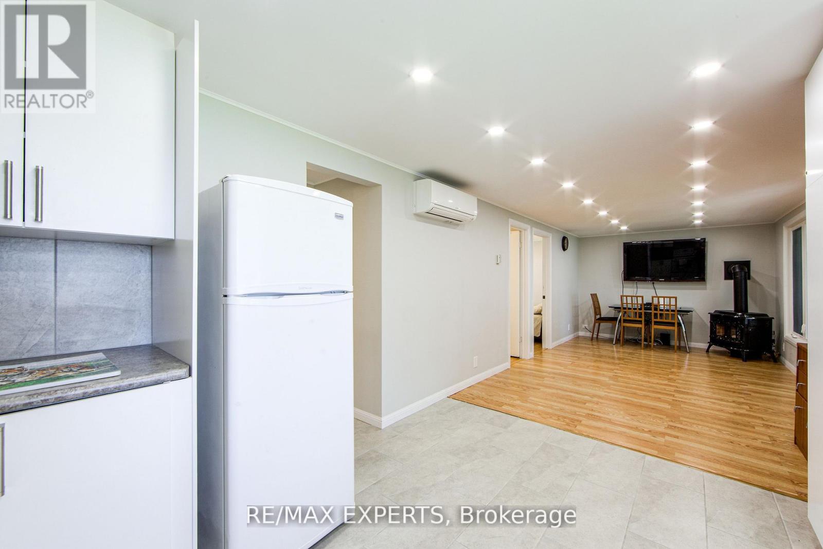 24 Riverside Drive, Kawartha Lakes (Ops), Ontario  K9V 0H6 - Photo 32 - X12419414