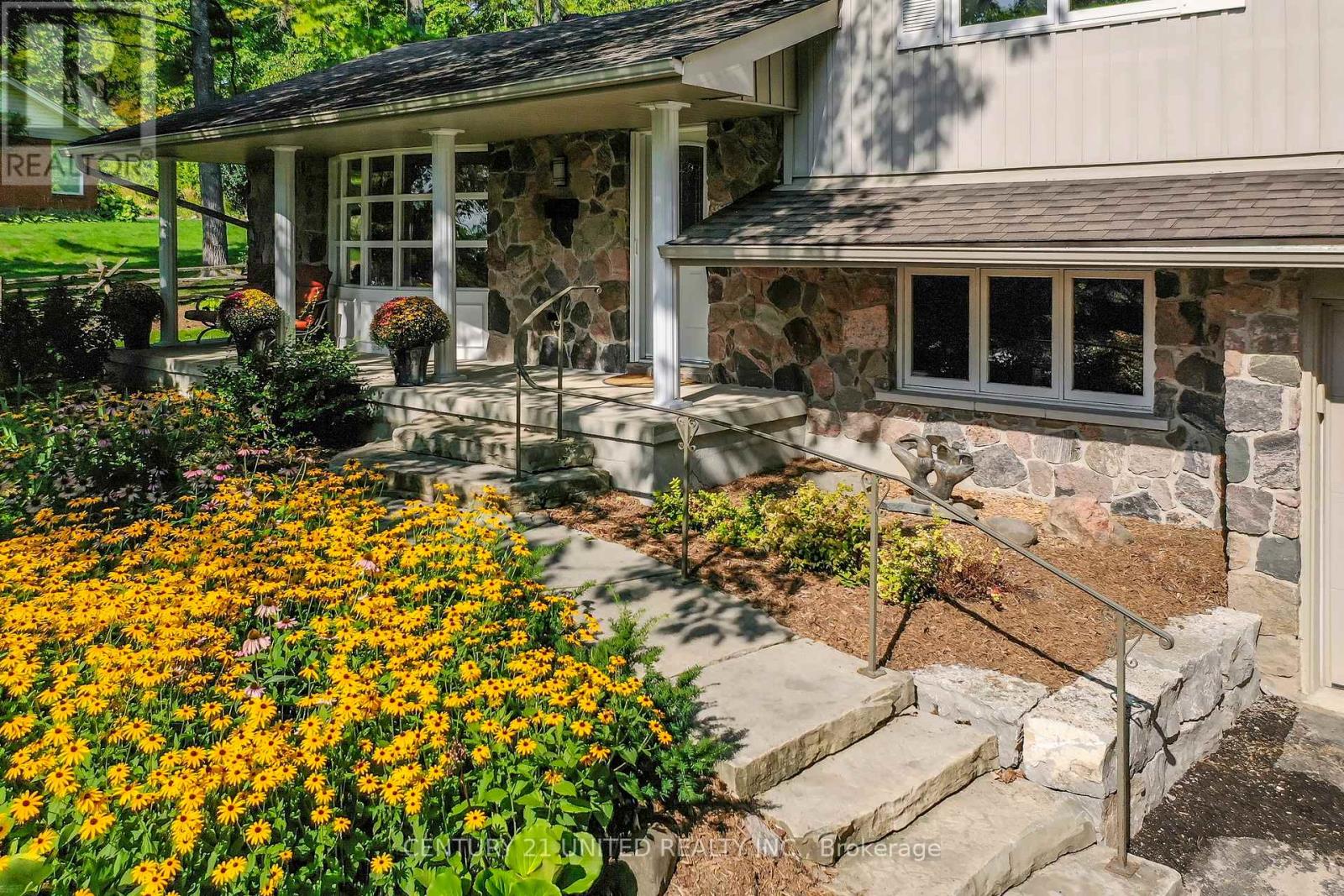 45 Crestwood Avenue, Peterborough (Monaghan Ward 2), Ontario  K9J 1N1 - Photo 10 - X12419689