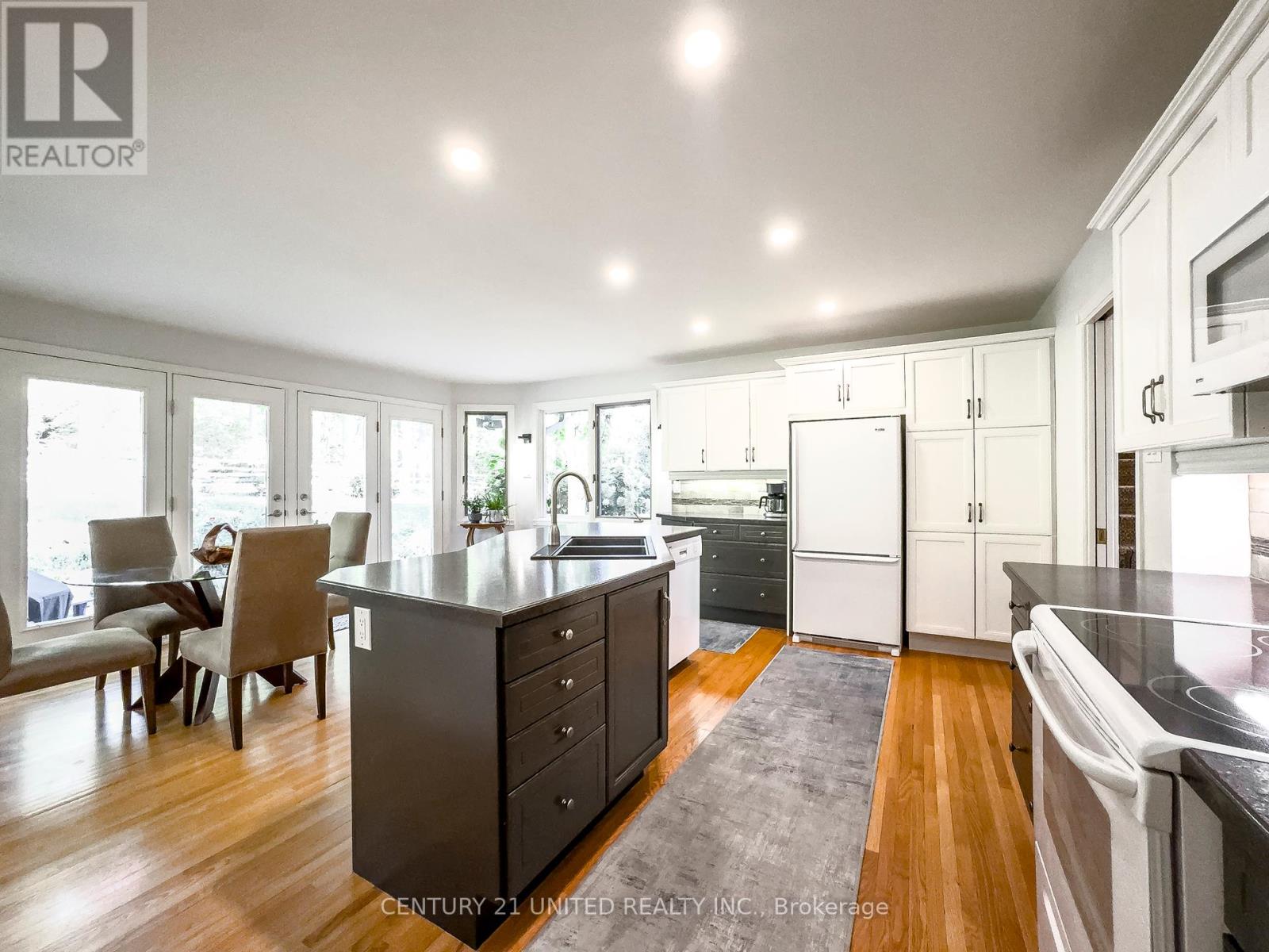 45 Crestwood Avenue, Peterborough (Monaghan Ward 2), Ontario  K9J 1N1 - Photo 18 - X12419689