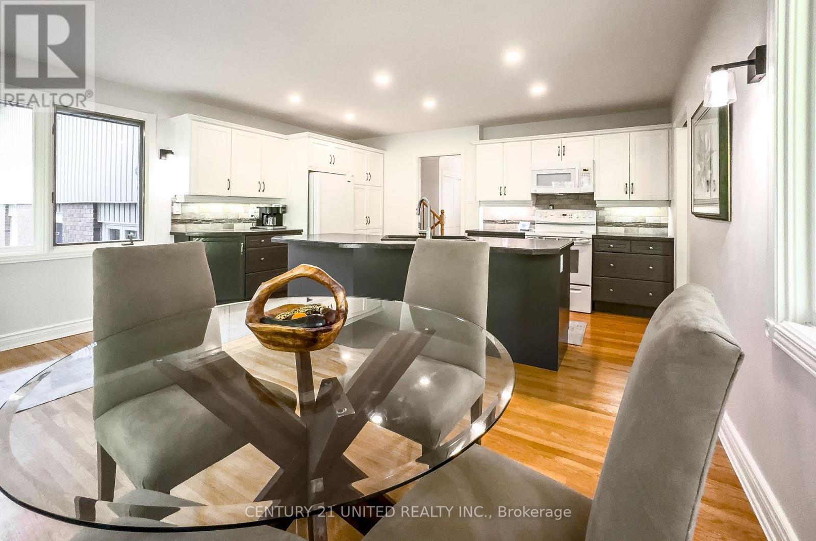 45 Crestwood Avenue, Peterborough (Monaghan Ward 2), Ontario  K9J 1N1 - Photo 21 - X12419689