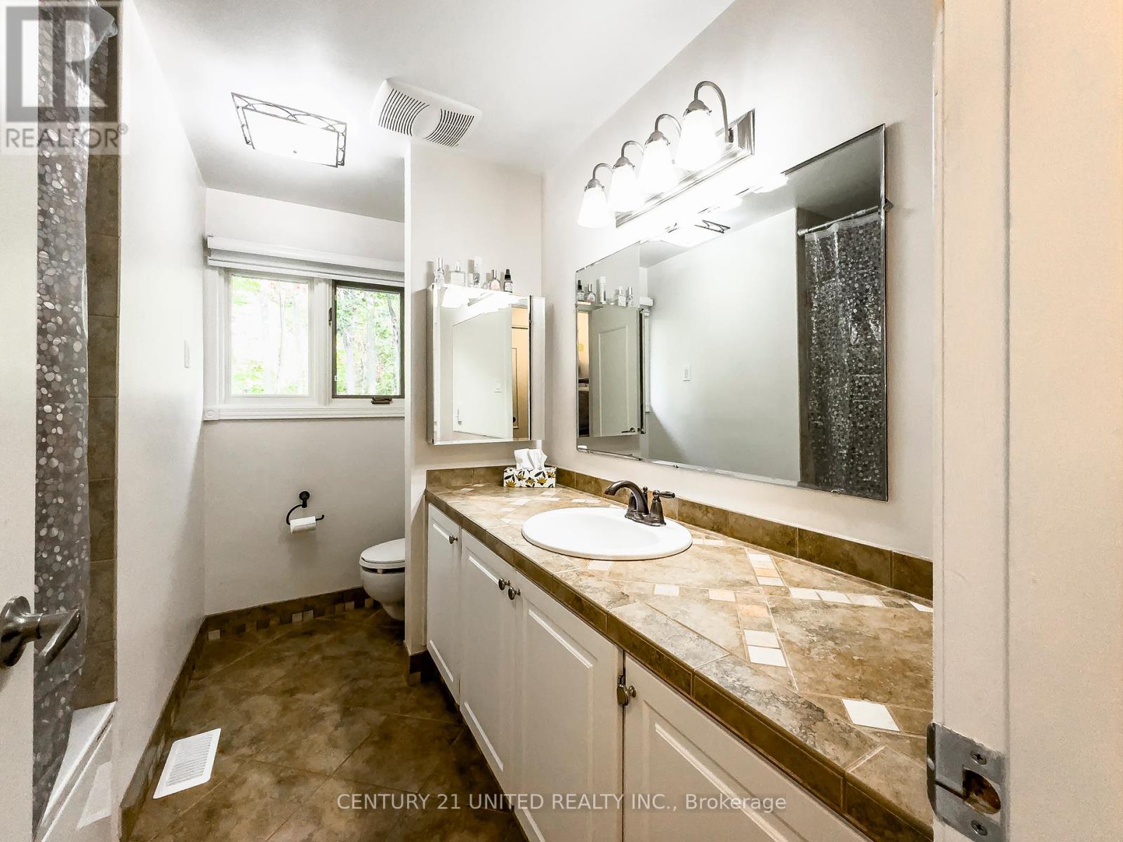 45 Crestwood Avenue, Peterborough (Monaghan Ward 2), Ontario  K9J 1N1 - Photo 28 - X12419689