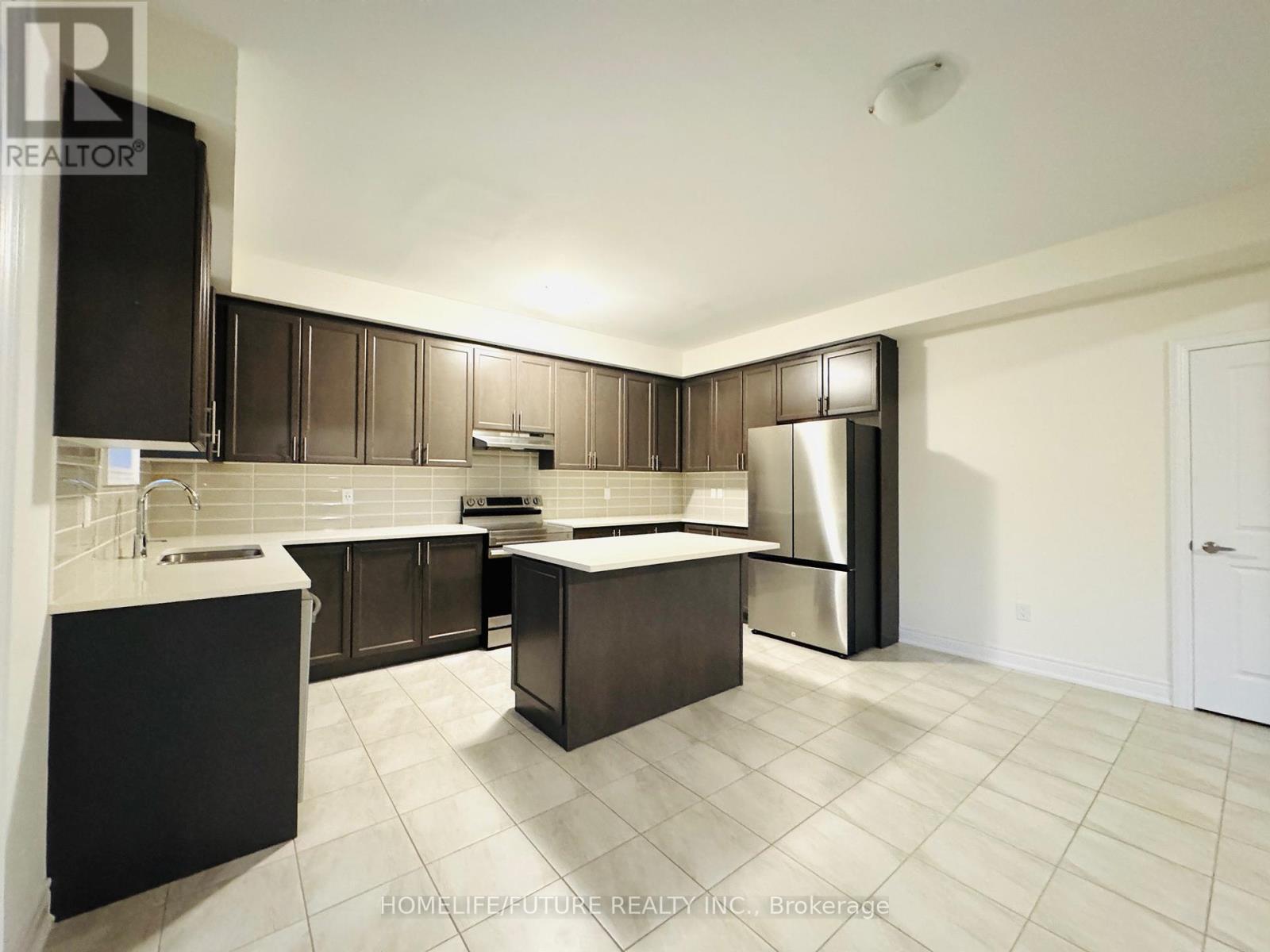 55 Wamsley Crescent, Clarington (Newcastle), Ontario  L1B 0W1 - Photo 3 - E12420340