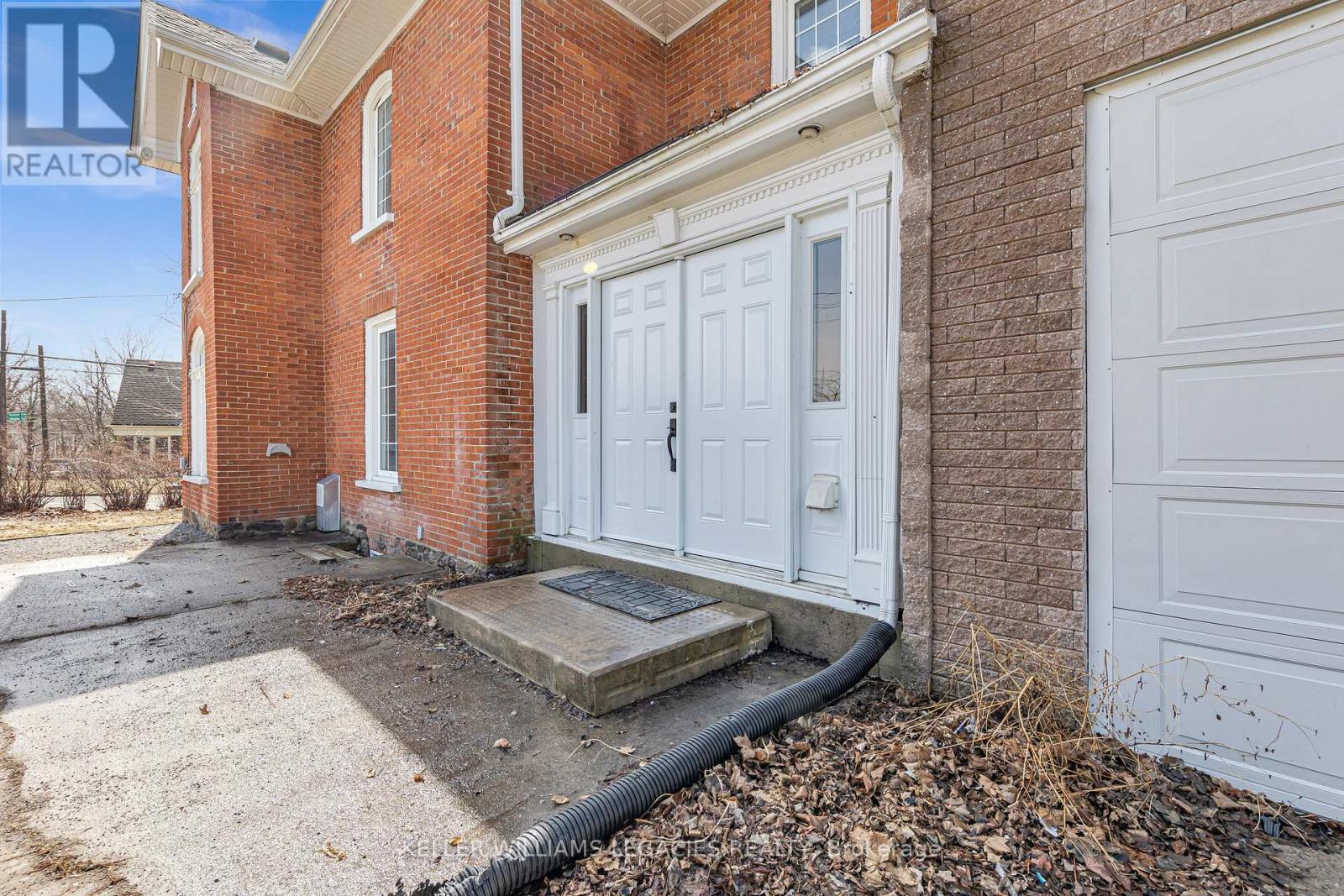 Main - 52 Victoria Avenue N, Peterborough (Northcrest Ward 5), Ontario  K9H 4W1 - Photo 4 - X12420487