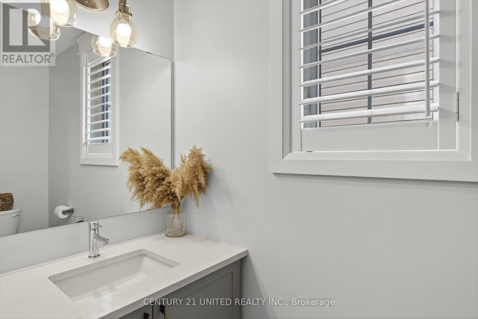 58 York Drive, Peterborough (Monaghan Ward 2), Ontario  K9K 0H8 - Photo 6 - X12420715