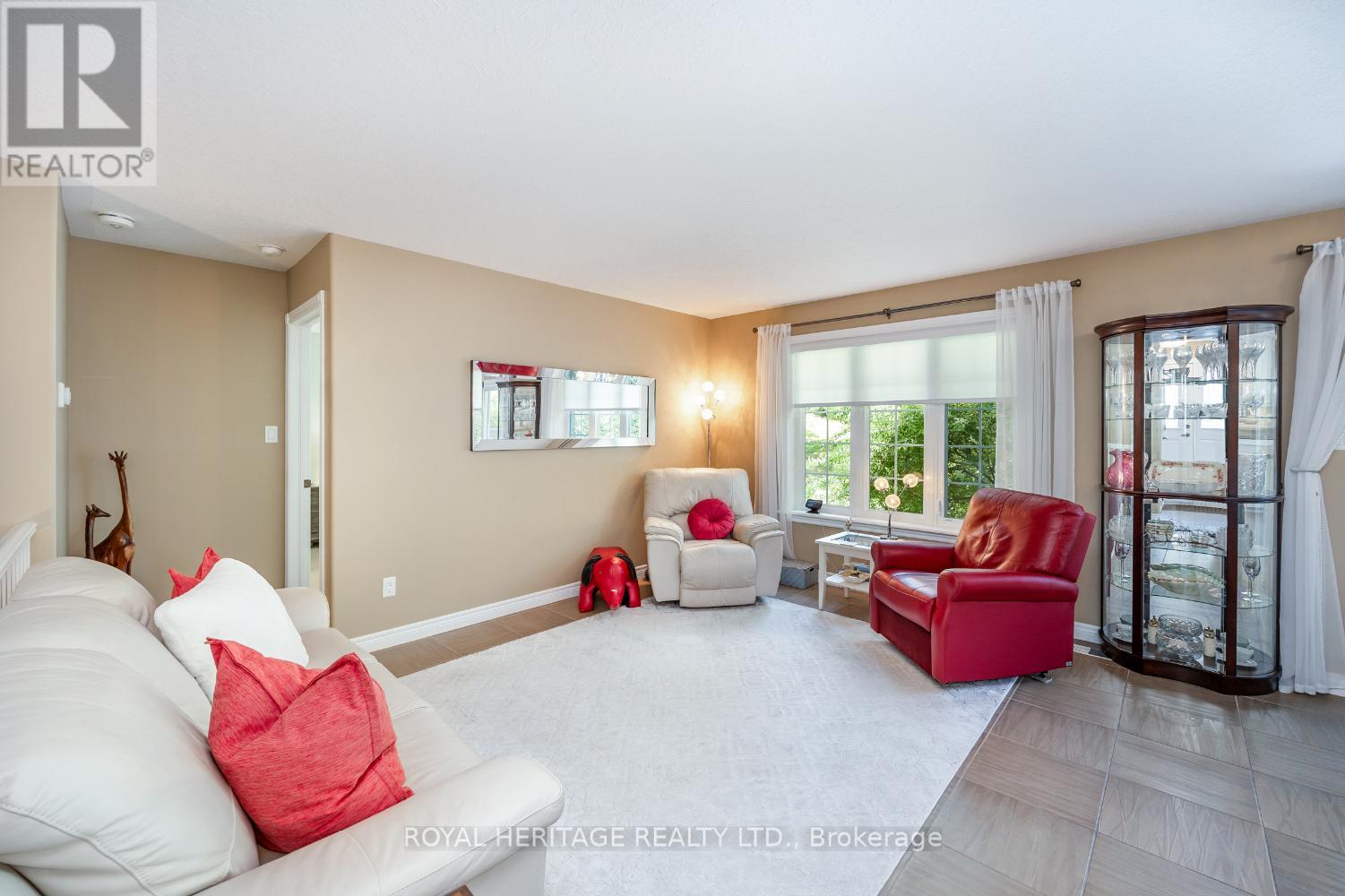 162 - 301 Carnegie Avenue, Peterborough (Northcrest Ward 5), Ontario  K9L 0G1 - Photo 13 - X12420987