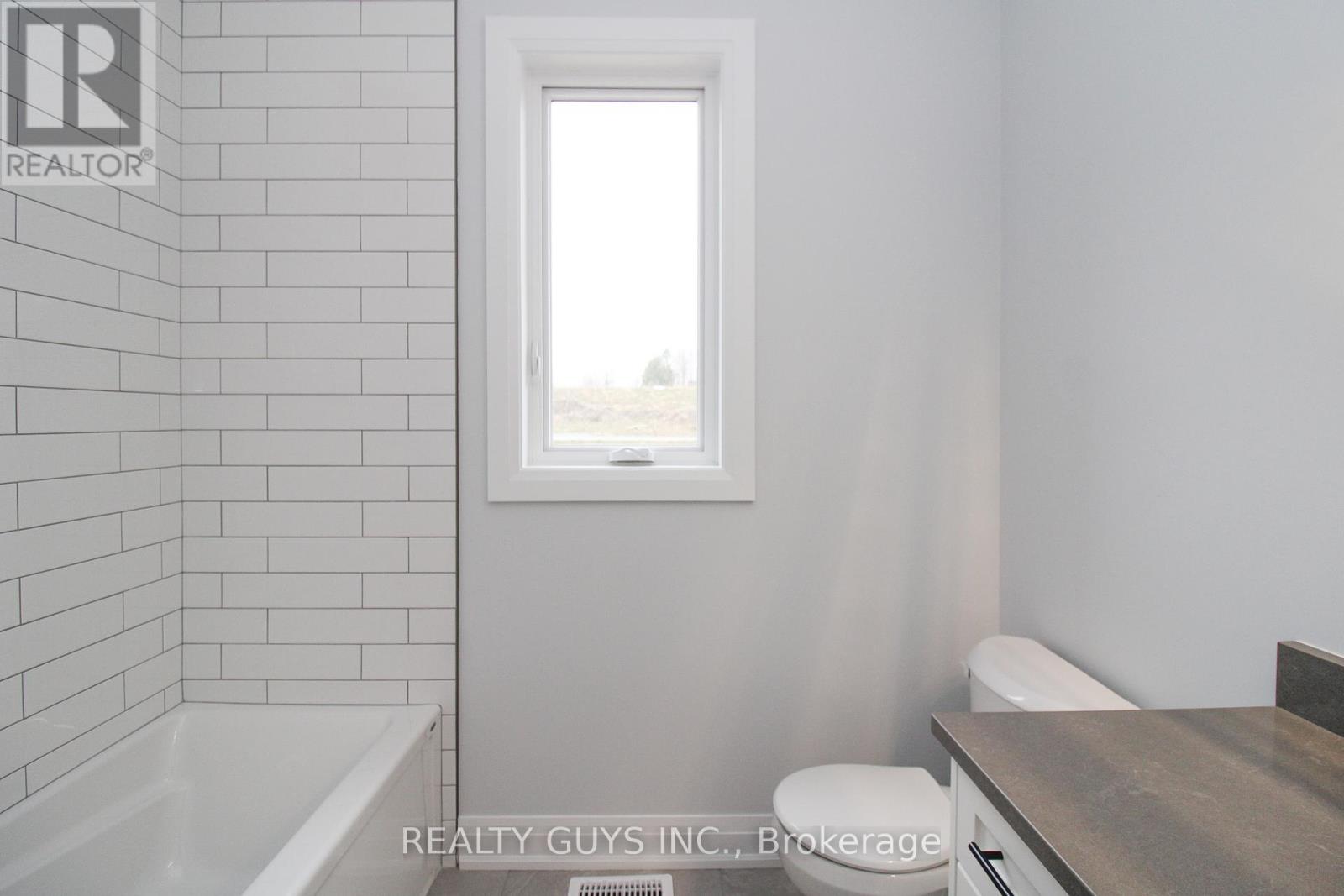 2418 Gwendolyn Court, Cavan Monaghan (Cavan Twp), Ontario  L0A 1C0 - Photo 38 - X12421092