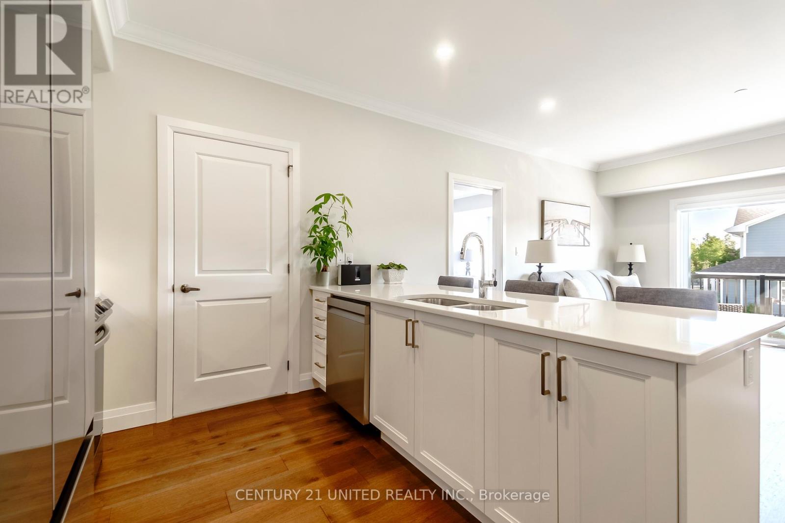 202 - 19 Hampton Lane, Selwyn, Ontario  K0L 2H0 - Photo 10 - X12421366