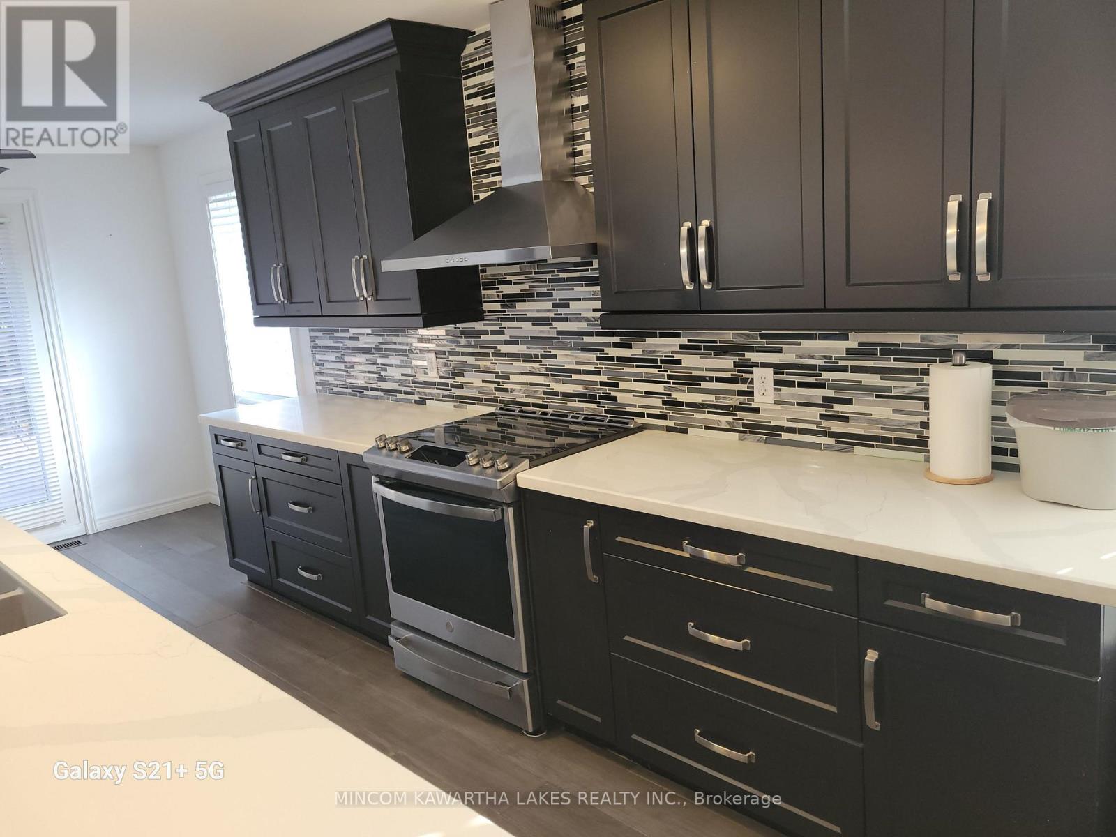 557 Westman Avenue, Peterborough (Otonabee Ward 1), Ontario  K9K 2E6 - Photo 11 - X12421419