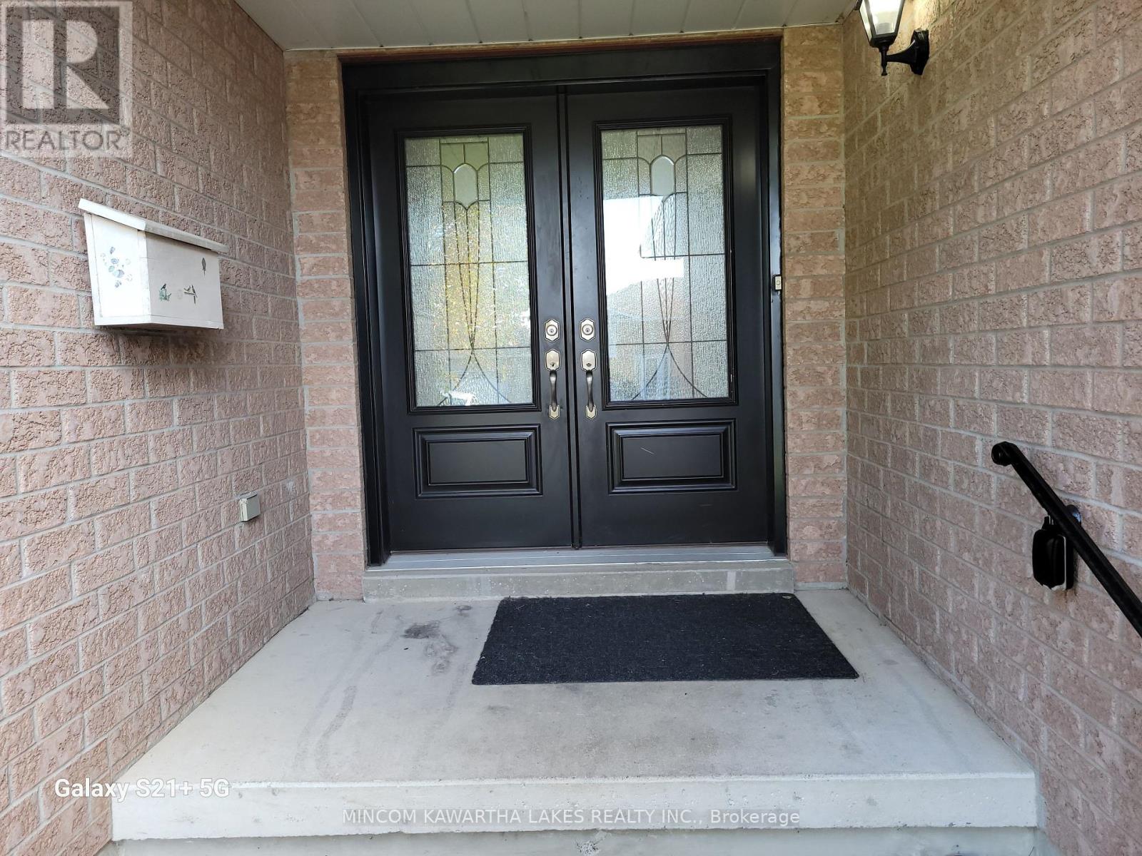 557 Westman Avenue, Peterborough (Otonabee Ward 1), Ontario  K9K 2E6 - Photo 3 - X12421419