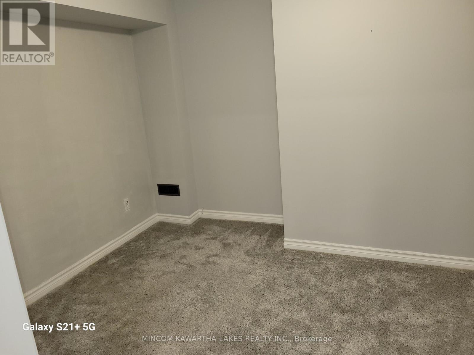 557 Westman Avenue, Peterborough (Otonabee Ward 1), Ontario  K9K 2E6 - Photo 33 - X12421419