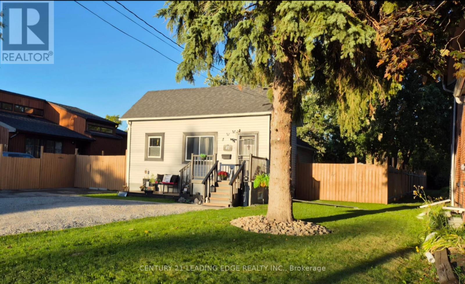 40 St Patrick Street, Kawartha Lakes (Lindsay), Ontario  K9V 1R2 - Photo 1 - X12421703
