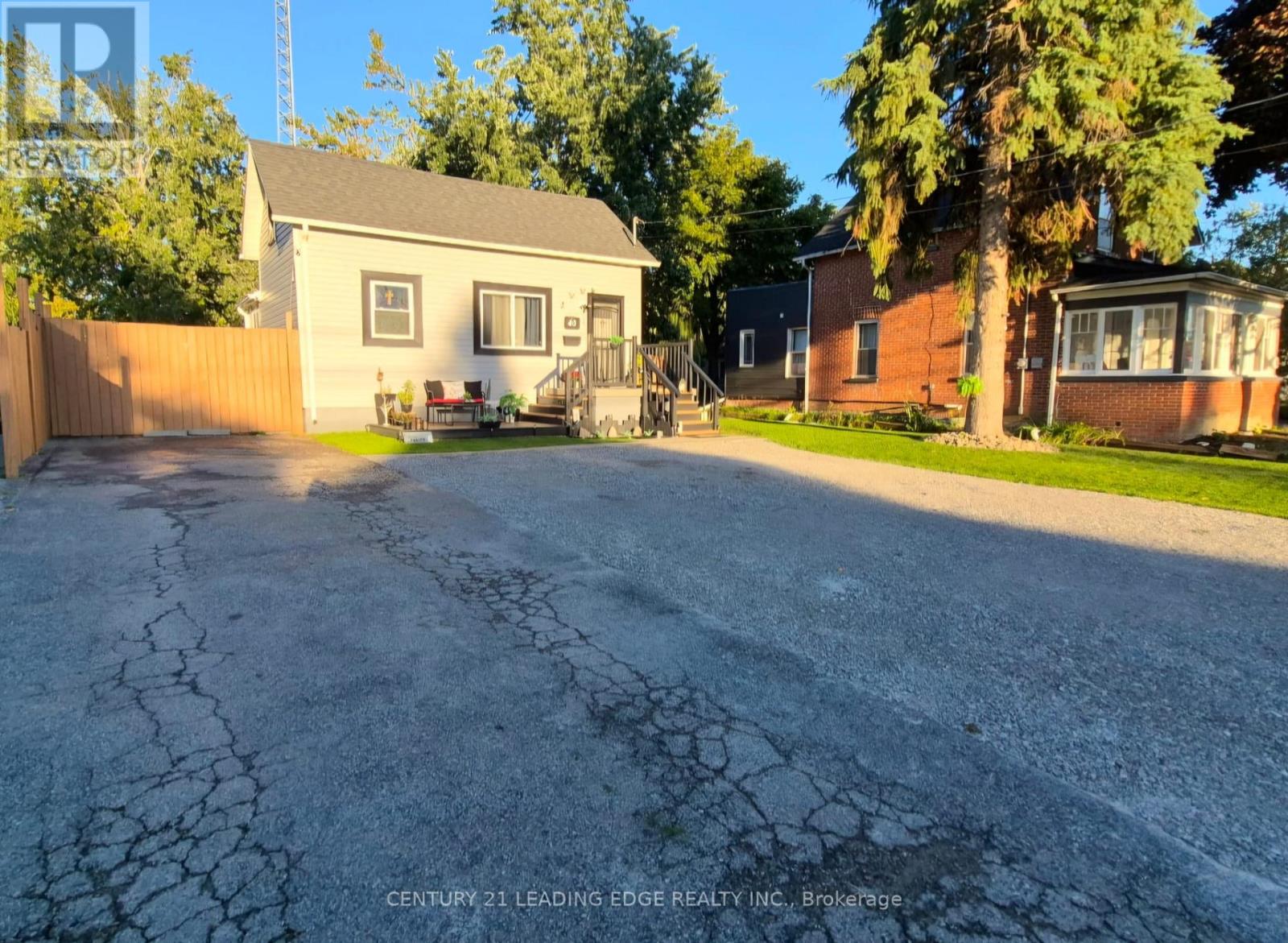 40 St Patrick Street, Kawartha Lakes (Lindsay), Ontario  K9V 1R2 - Photo 2 - X12421703