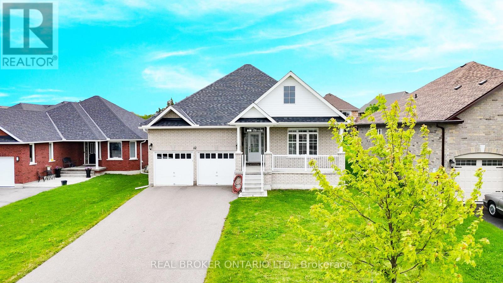 42 Barron Boulevard, Kawartha Lakes (Lindsay), Ontario  K9V 0C4 - Photo 1 - X12422073