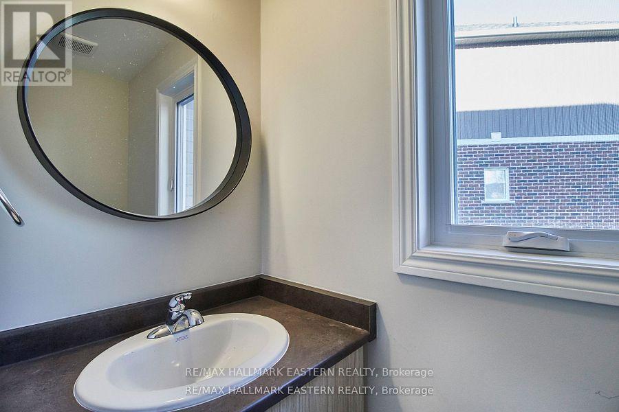 37 Coldbrook Drive, Cavan Monaghan (Millbrook Village), Ontario  L0A 1G0 - Photo 11 - X12422690