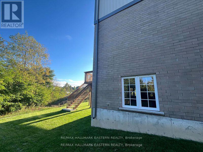 37 Coldbrook Drive, Cavan Monaghan (Millbrook Village), Ontario  L0A 1G0 - Photo 33 - X12422690
