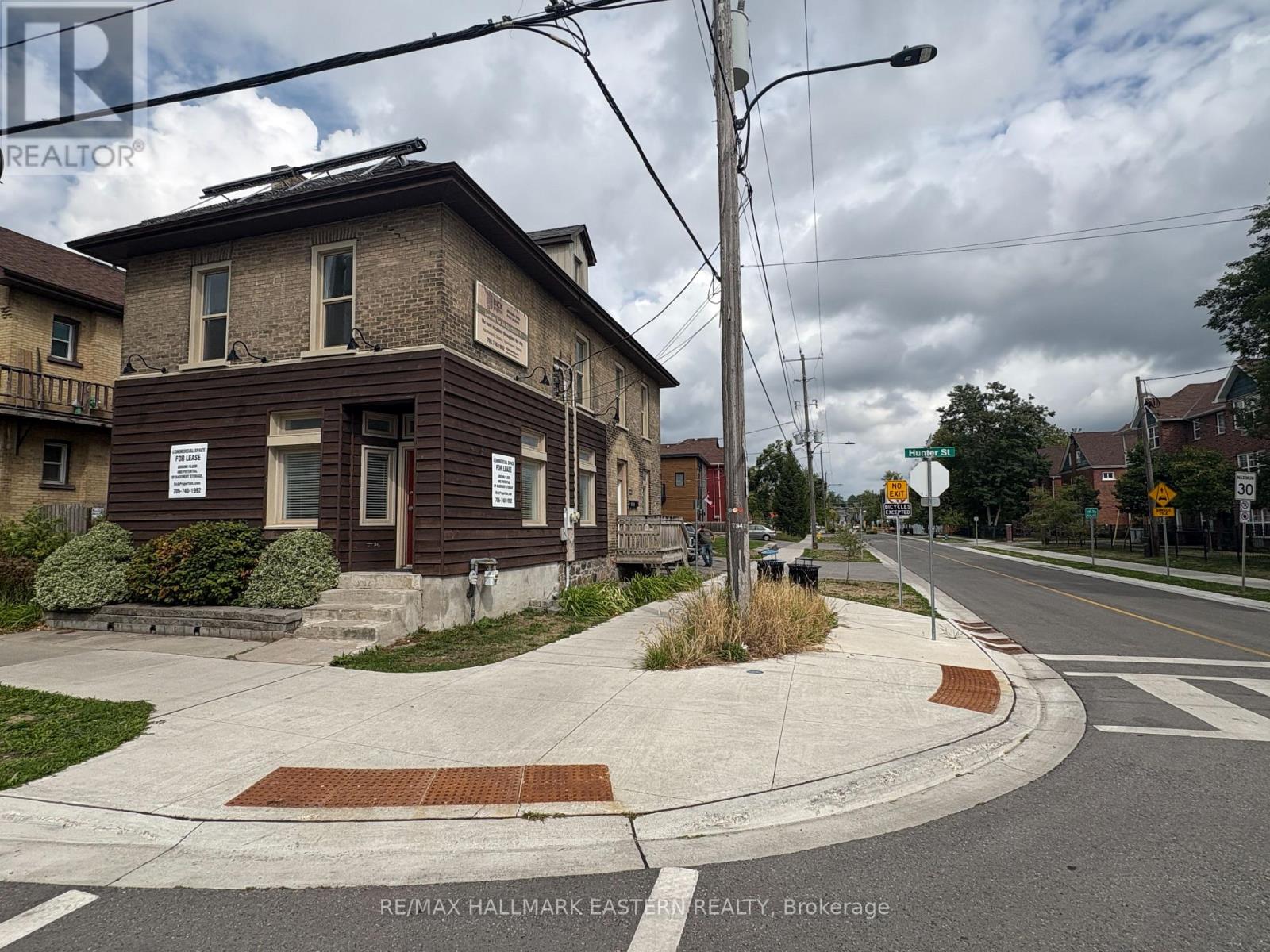 MAIN FLOOR - 262 HUNTER STREET W, peterborough (town ward 3), Ontario
