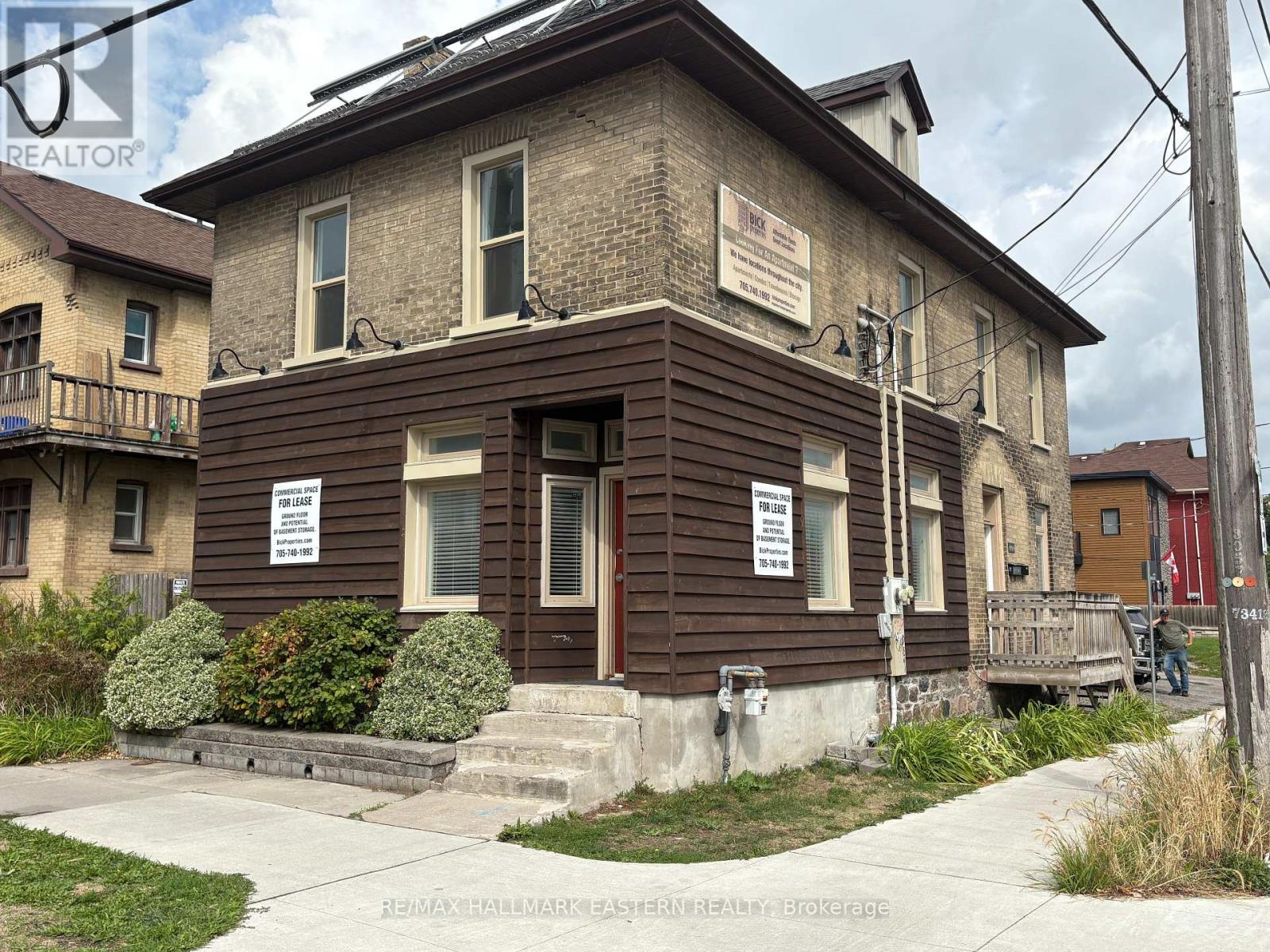 Main Floor - 262 Hunter Street W, Peterborough (Town Ward 3), Ontario  K9H 2L7 - Photo 2 - X12422711