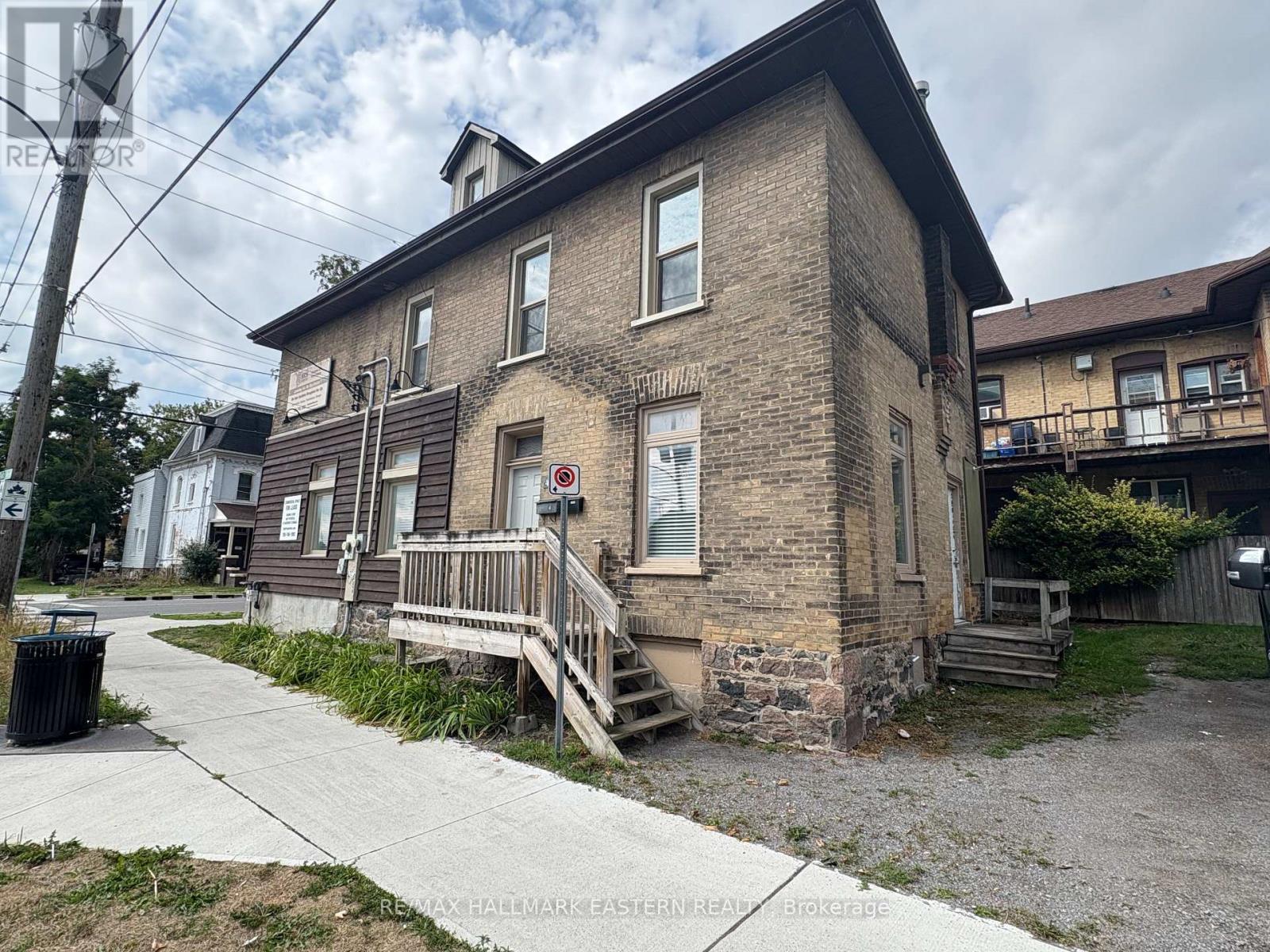 Main Floor - 262 Hunter Street W, Peterborough (Town Ward 3), Ontario  K9H 2L7 - Photo 3 - X12422711