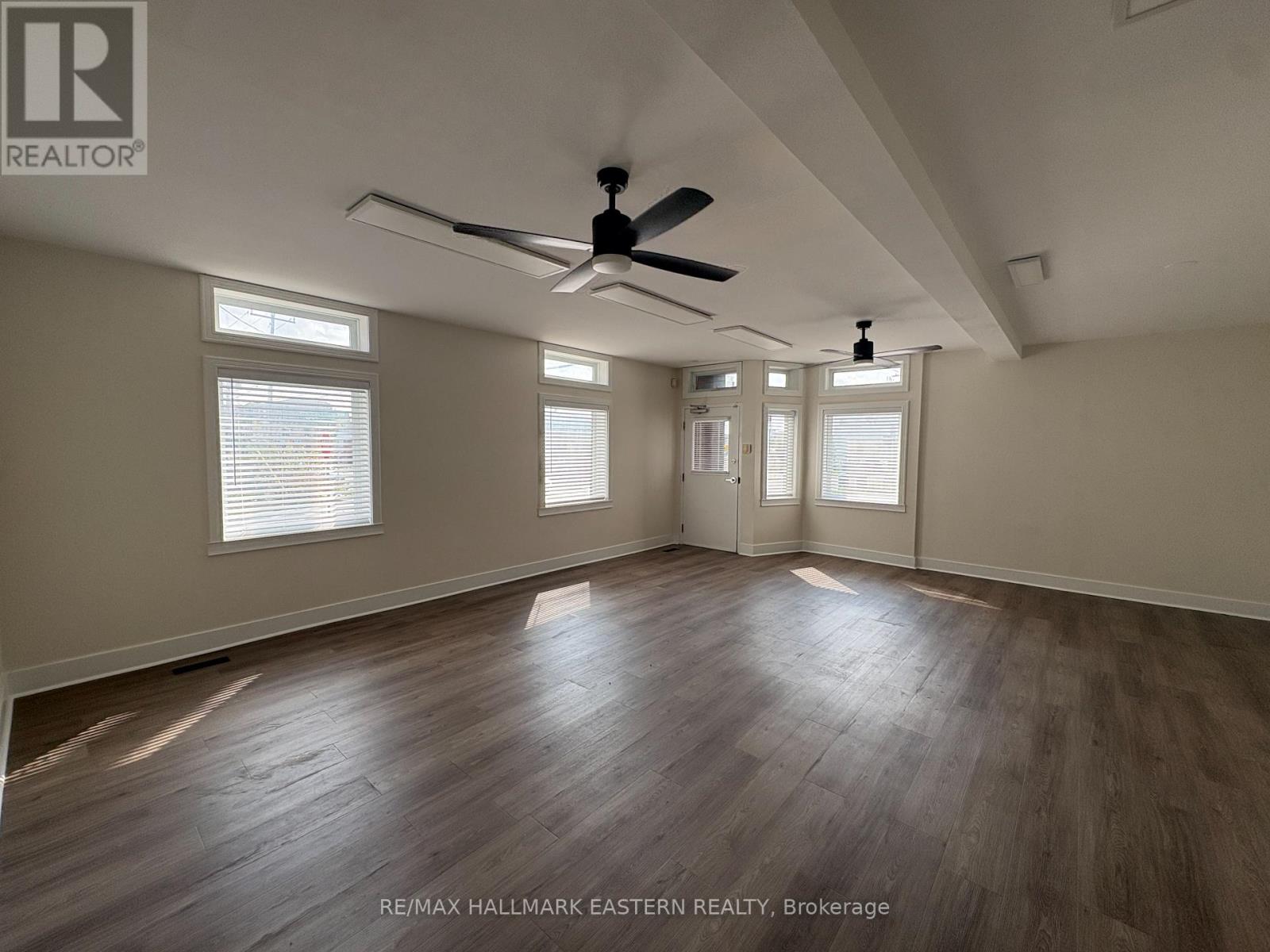 Main Floor - 262 Hunter Street W, Peterborough (Town Ward 3), Ontario  K9H 2L7 - Photo 4 - X12422711