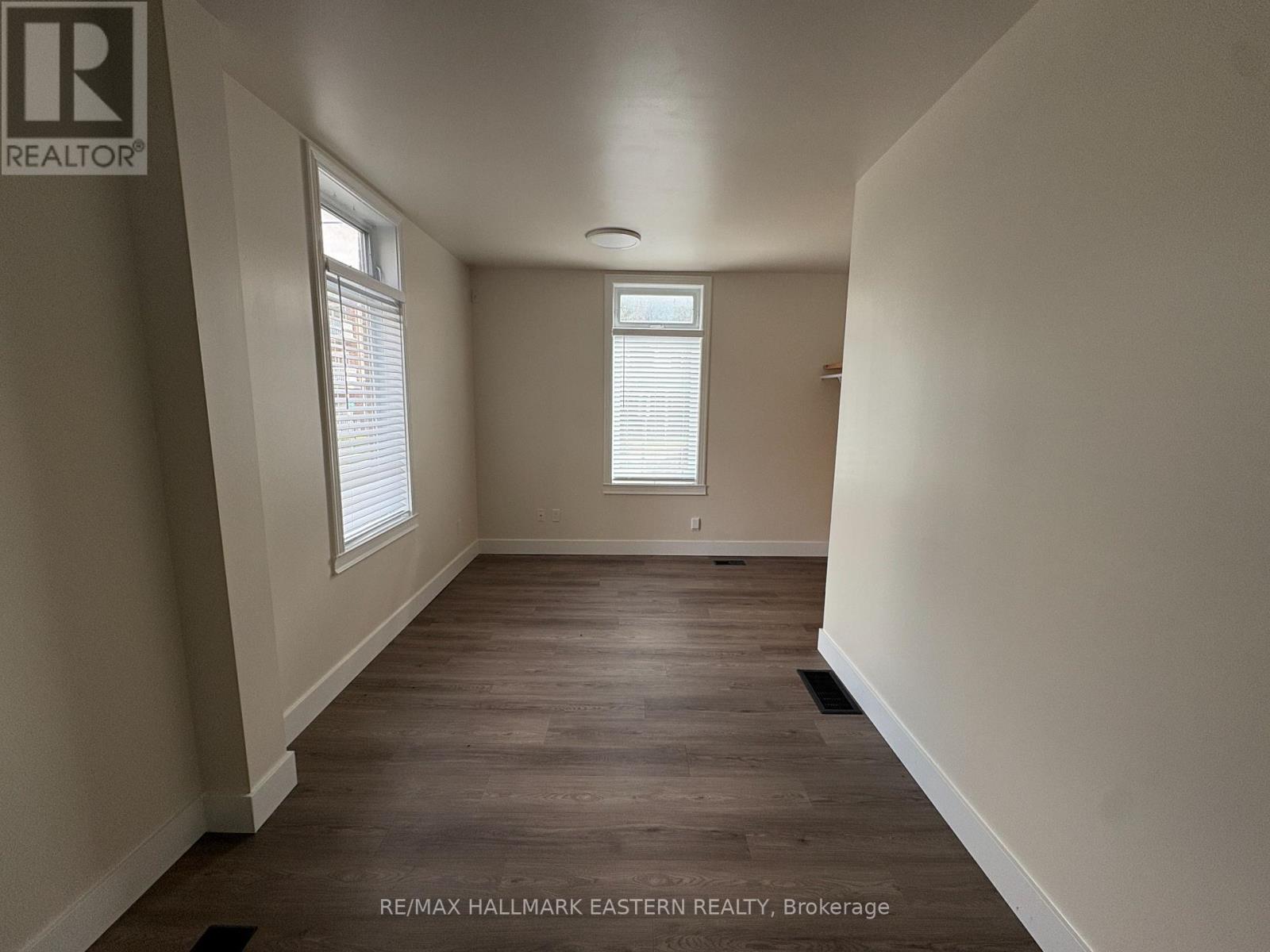 Main Floor - 262 Hunter Street W, Peterborough (Town Ward 3), Ontario  K9H 2L7 - Photo 7 - X12422711