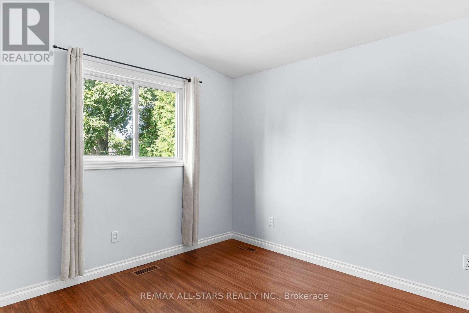 126 Marina Boulevard, Peterborough (Northcrest Ward 5), Ontario  K9H 6M6 - Photo 10 - X12422996