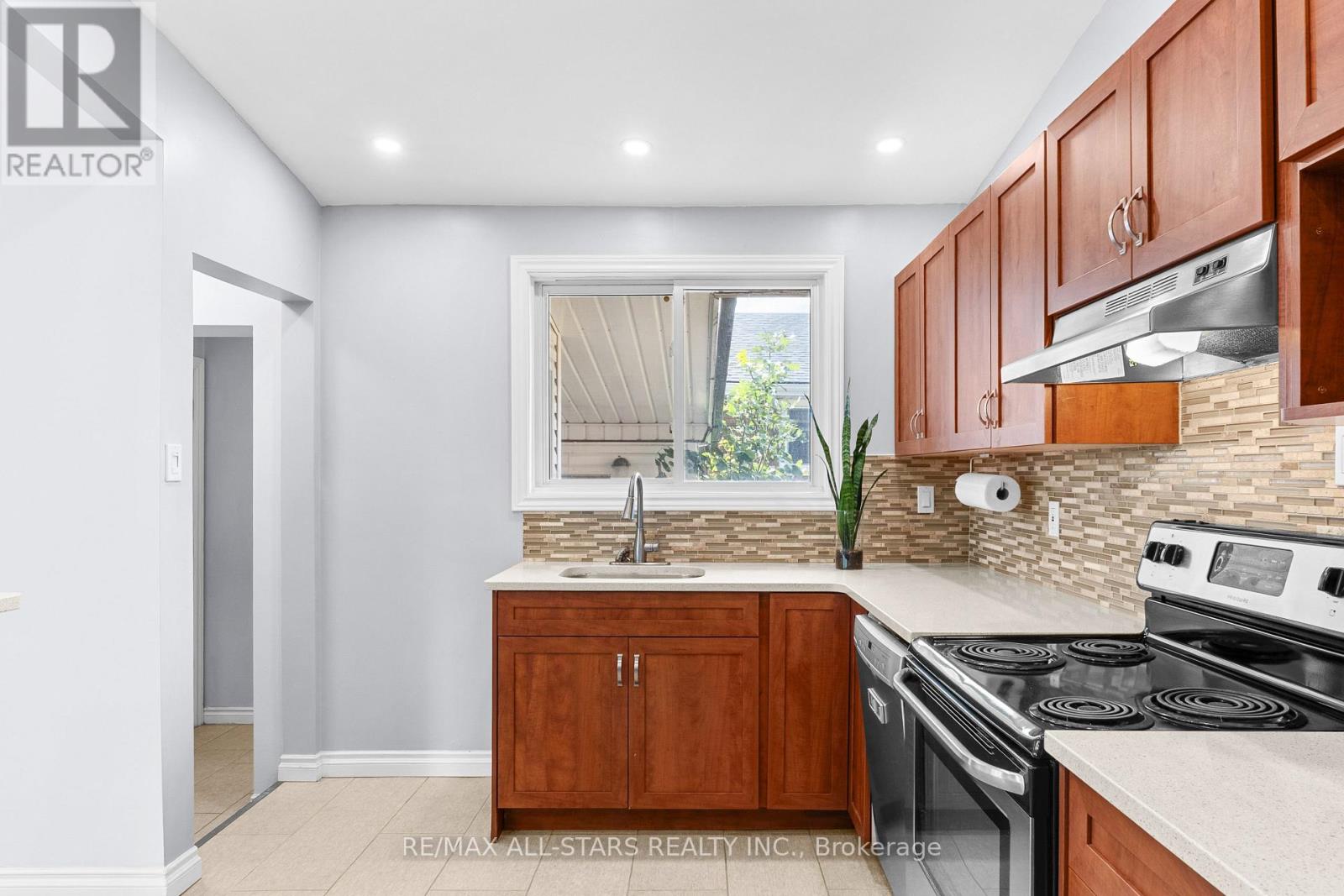 126 Marina Boulevard, Peterborough (Northcrest Ward 5), Ontario  K9H 6M6 - Photo 7 - X12422996
