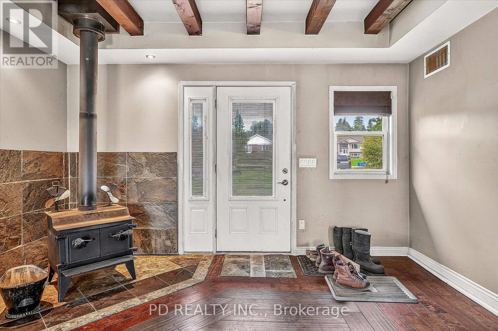 11 Charlotte Crescent, Kawartha Lakes (Emily), Ontario  K0L 2W0 - Photo 13 - X12423396