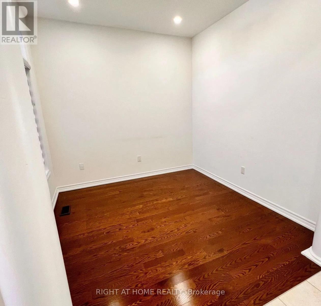 18 Goheen Street, Clarington (Newcastle), Ontario  L1B 0K7 - Photo 3 - E12423820