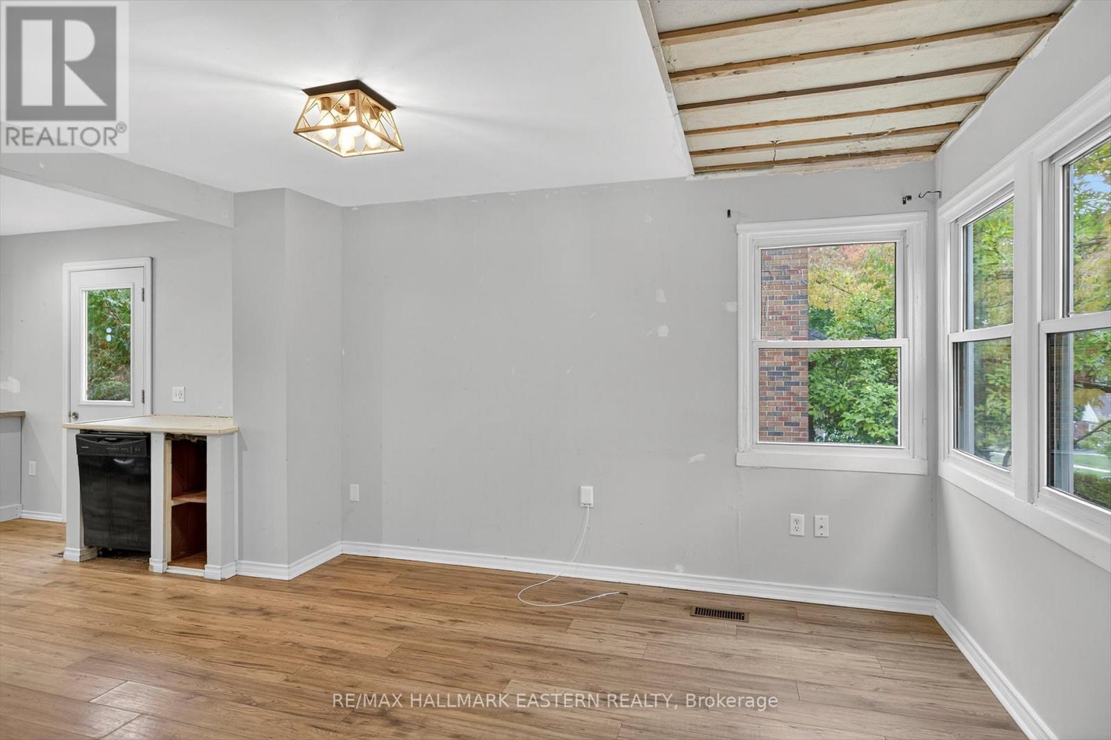 650 Bolivar Street, Peterborough (Town Ward 3), Ontario  K9J 4S2 - Photo 10 - X12423886