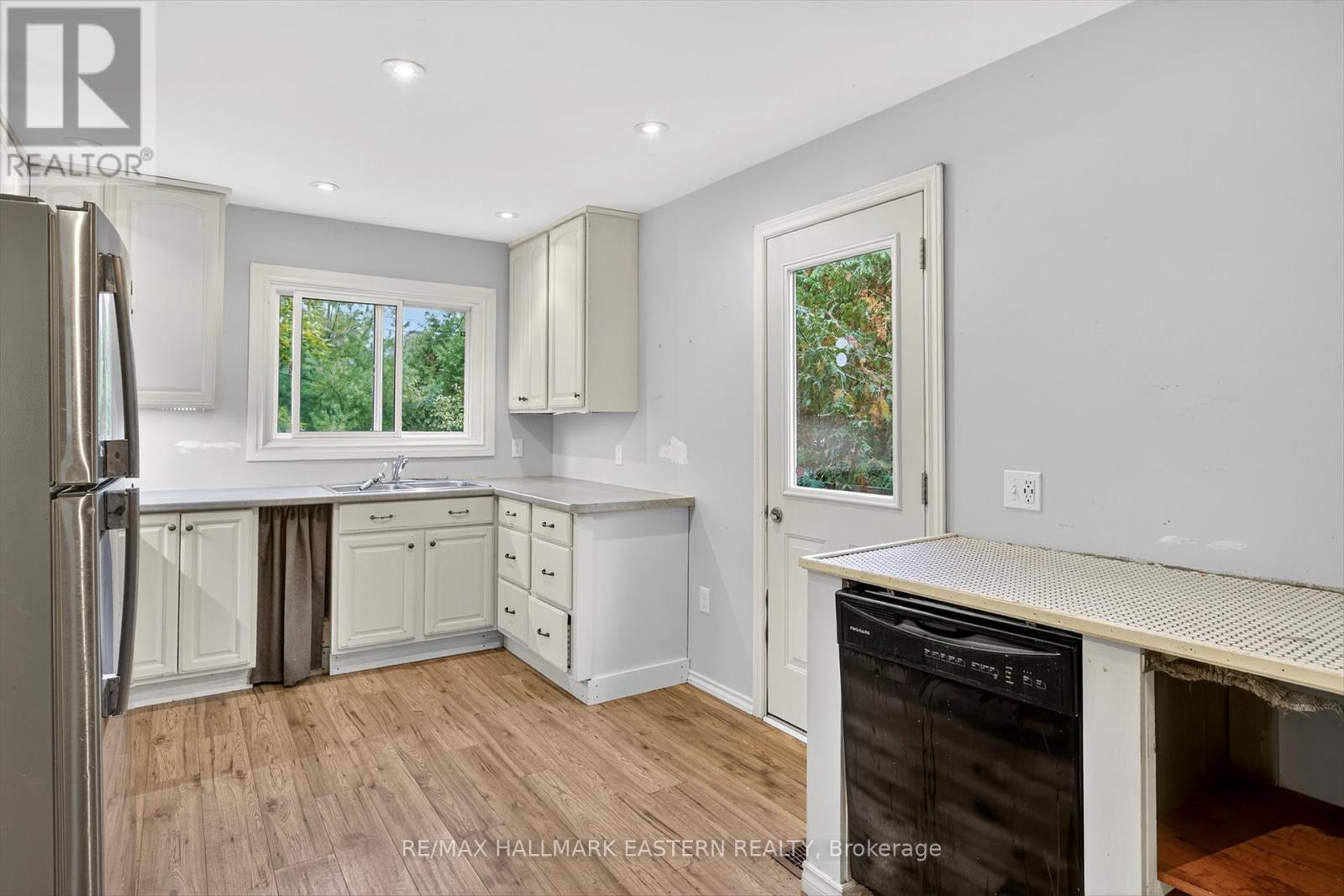 650 Bolivar Street, Peterborough (Town Ward 3), Ontario  K9J 4S2 - Photo 12 - X12423886