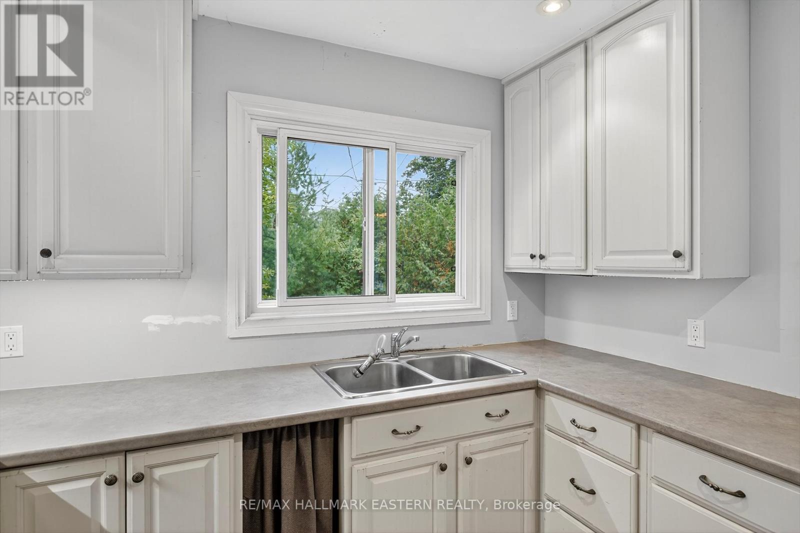 650 Bolivar Street, Peterborough (Town Ward 3), Ontario  K9J 4S2 - Photo 16 - X12423886