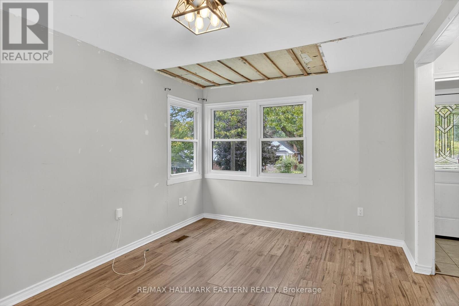 650 Bolivar Street, Peterborough (Town Ward 3), Ontario  K9J 4S2 - Photo 8 - X12423886