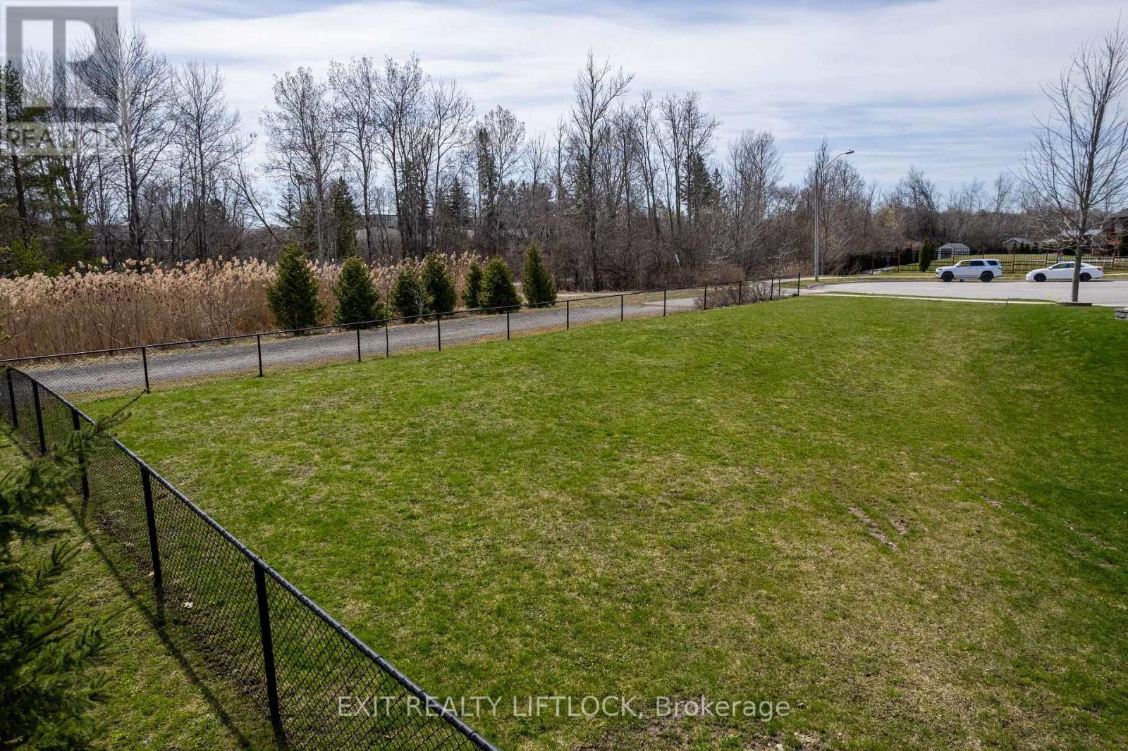 418 Raymond Street, Peterborough (Northcrest Ward 5), Ontario  K9H 0G9 - Photo 11 - X12424603