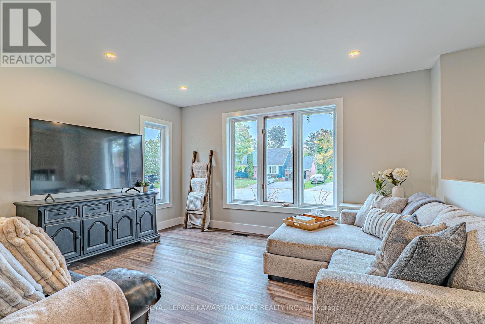 10 Don Court, Kawartha Lakes (Lindsay), Ontario  K9V 5T1 - Photo 11 - X12424844