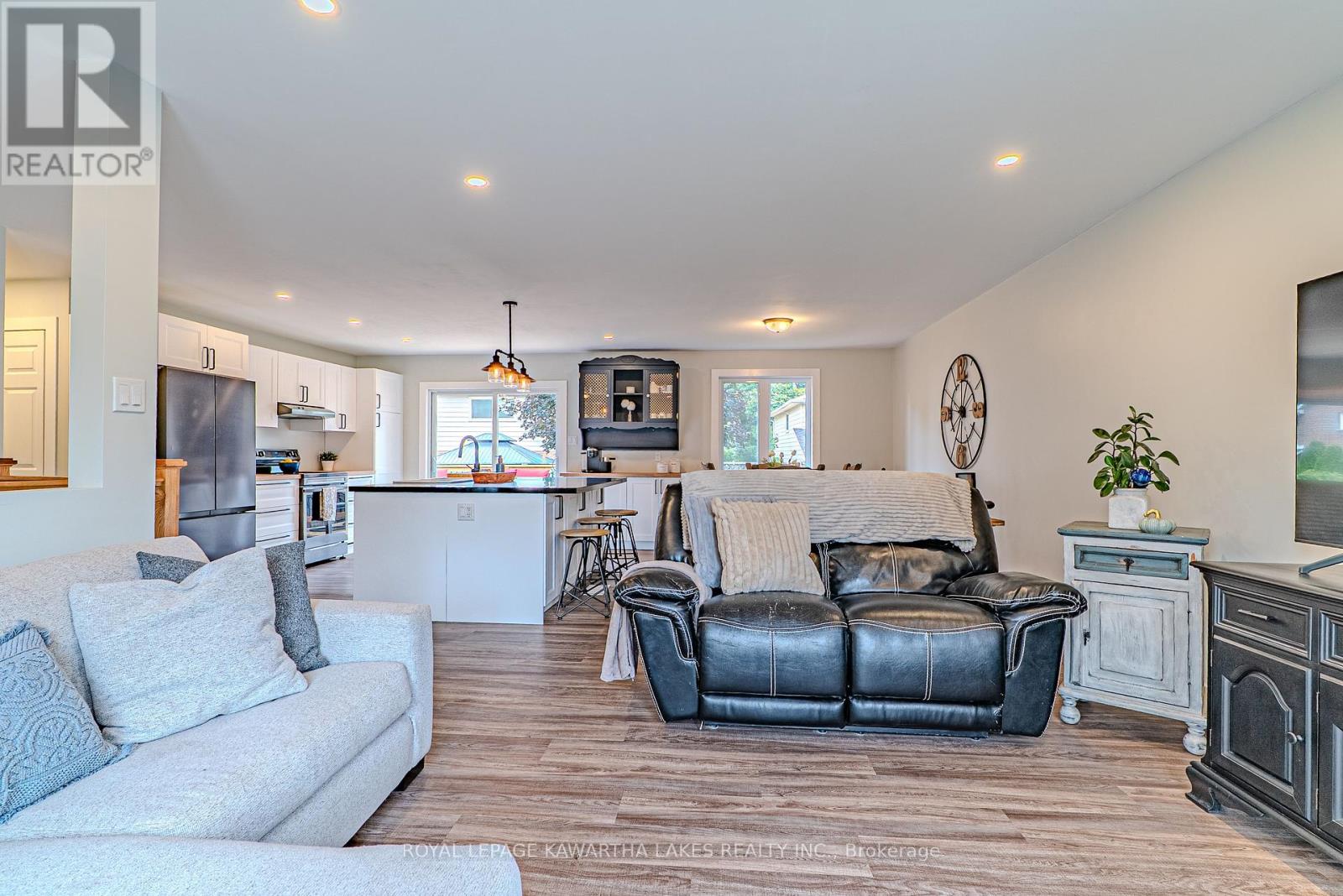 10 Don Court, Kawartha Lakes (Lindsay), Ontario  K9V 5T1 - Photo 12 - X12424844