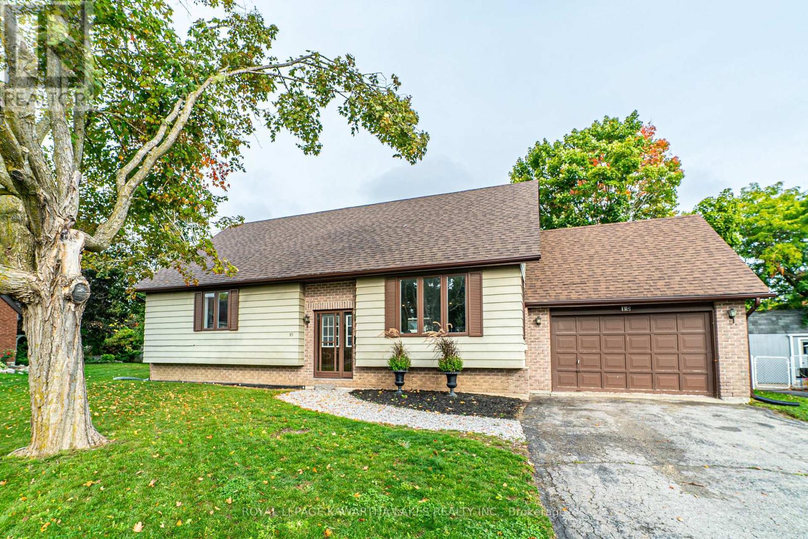 10 Don Court, Kawartha Lakes (Lindsay), Ontario  K9V 5T1 - Photo 9 - X12424844