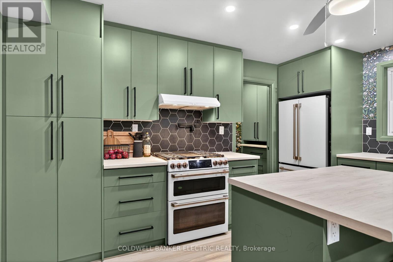 220 Rogers Street, Peterborough (Ashburnham Ward 4), Ontario  K9H 1W3 - Photo 15 - X12425184
