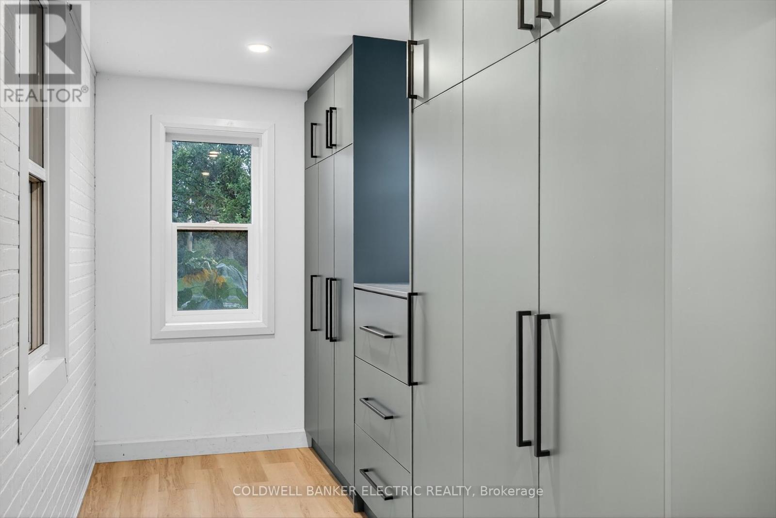 220 Rogers Street, Peterborough (Ashburnham Ward 4), Ontario  K9H 1W3 - Photo 4 - X12425184