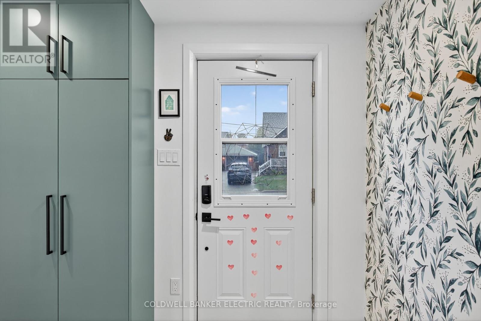 220 Rogers Street, Peterborough (Ashburnham Ward 4), Ontario  K9H 1W3 - Photo 5 - X12425184